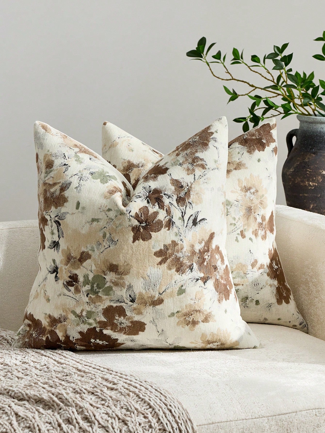 1pc/2pcs Brown (No Insert) Floral Pattern Cushion Cover, Fashionable Vintage Comfortable Jacquard Chenille + Faux Cashmere Touch Pillowcase, Suitable For Daily Home Decor, Sofa, Bed, Bedroom, Gift, Ho
