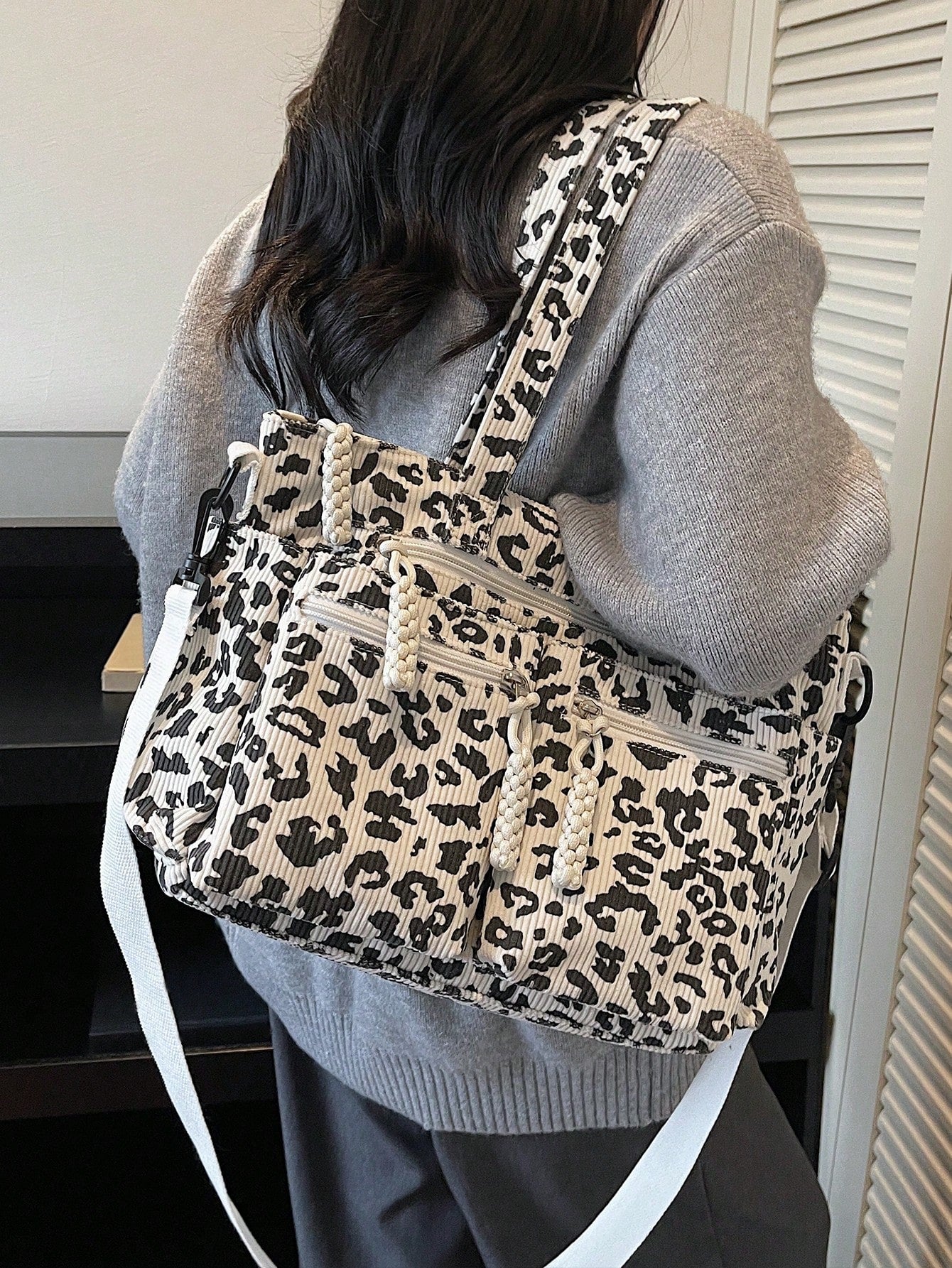 1pc Women's Fashionable Tote Bag With Full Body Leopard Print, Made Of Corduroy Material, Large Capacity With Multiple Pockets For Storage, Detachable And Adjustable Shoulder Strap, Suitable For Casua