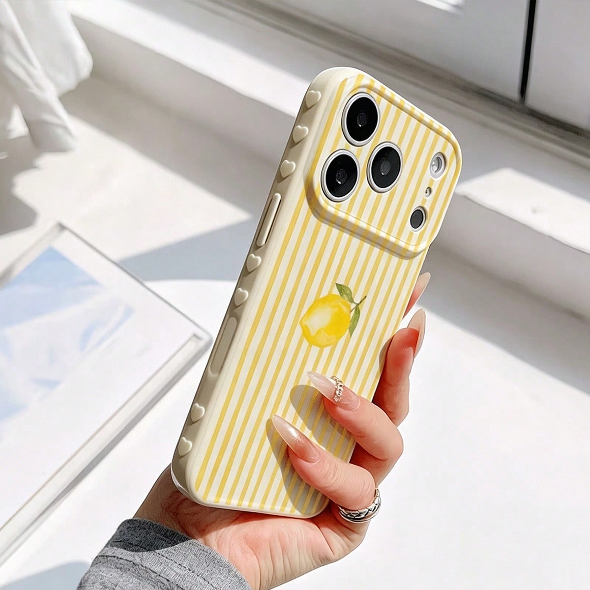 1pc Yellow And White Striped Watercolor Lemon Pattern Phone Case, Compatible With IPhone 17 17Pro 17 PRO Max, Anti-Drop Design, Also Compatible With IPhone 16 PRO/15/14/13P/12/11/X/XR/XS Max, Personal