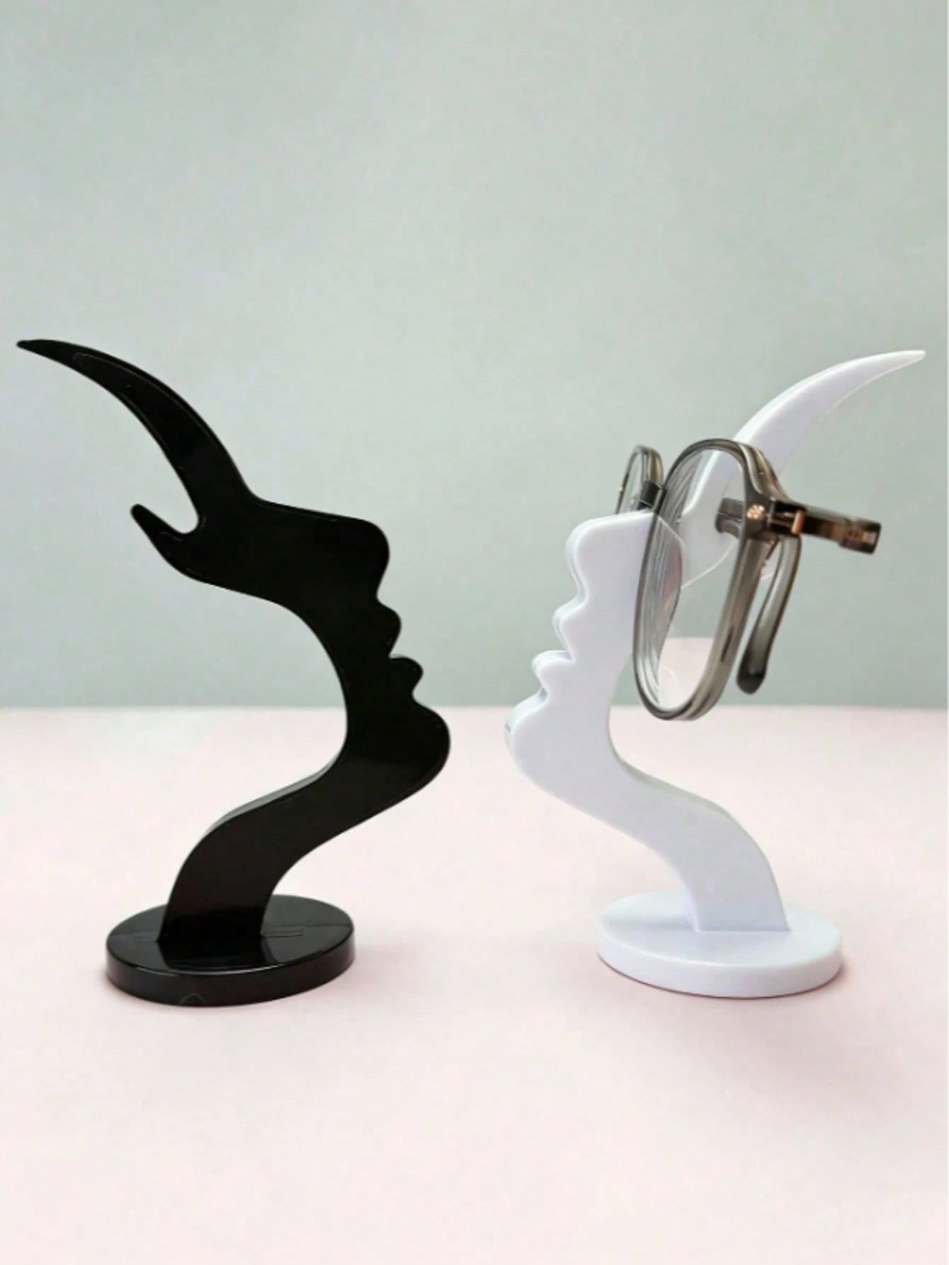 1/2pcs New Fun Desktop Glasses Holder, Unique Curved Design Practical Minimalist Black Glasses Stand, Durable Plastic Material, Suitable For Living Room, Bedroom, Office, Decorative Desktop Or Bedside