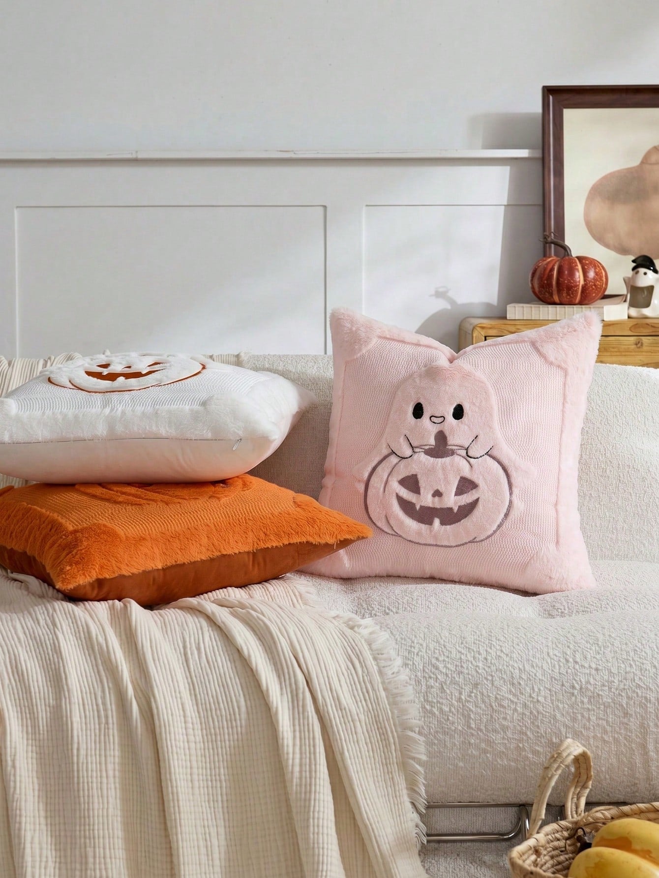 1/2pcs Pink Halloween Cute Ghost & Pumpkin Decorative Pillow Case, Front Quilted Ghost & Pumpkin, Back Dutch Velvet Fabric, Square Cushion Cover, Holiday Home Decor Pillowcase, Soft Comfortable Velvet