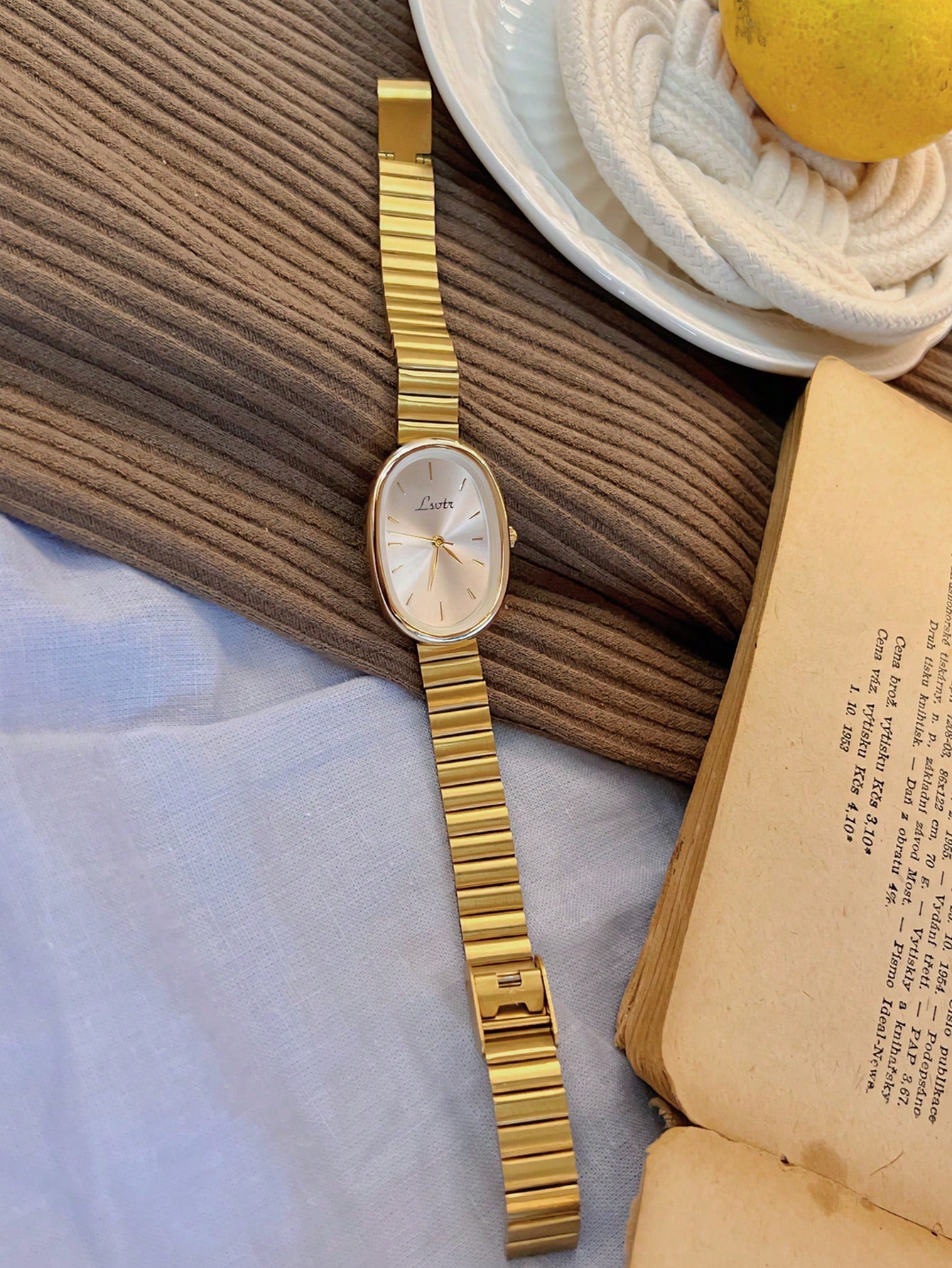 1 Piece Of New Fashion Gold Bracelet Women's Watch Retro Luxury Fashion Simple Elegant Light Luxury Elegant Versatile Watch Women's Quartz Watch