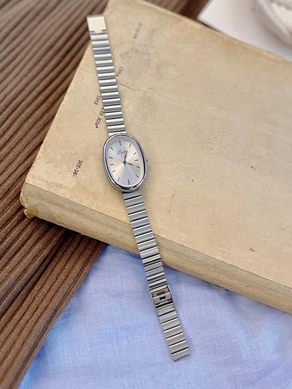 1 Piece Of New Fashion Gold Bracelet Women's Watch Retro Luxury Fashion Simple Elegant Light Luxury Elegant Versatile Watch Women's Quartz Watch