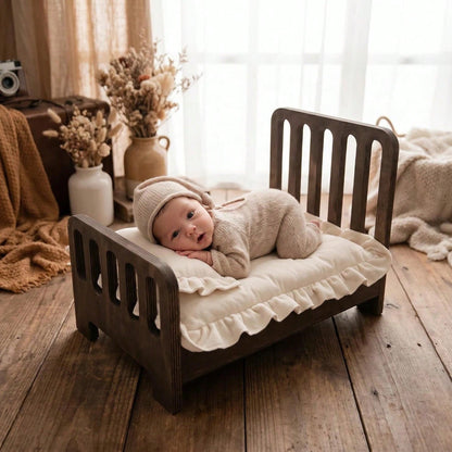 1 Set Newborn Striped White & Coffee Wooden Photography Props With Matching Mattress, Vintage Style Baby Wooden Bed Prop ➕ Matching Mattress, Suitable For Newborn Photo Shoots, Portrait Photography, A