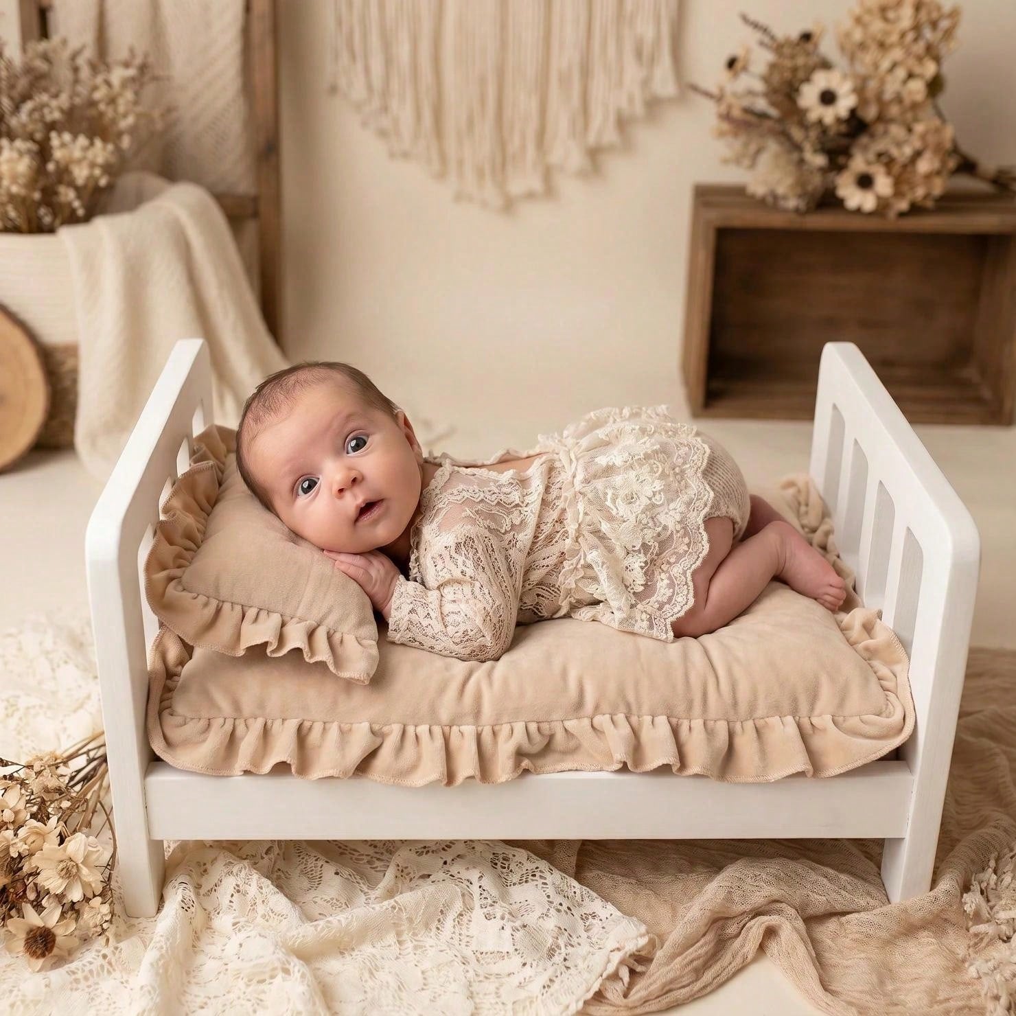 1 Set Newborn Striped White & Coffee Wooden Photography Props With Matching Mattress, Vintage Style Baby Wooden Bed Prop ➕ Matching Mattress, Suitable For Newborn Photo Shoots, Portrait Photography, A