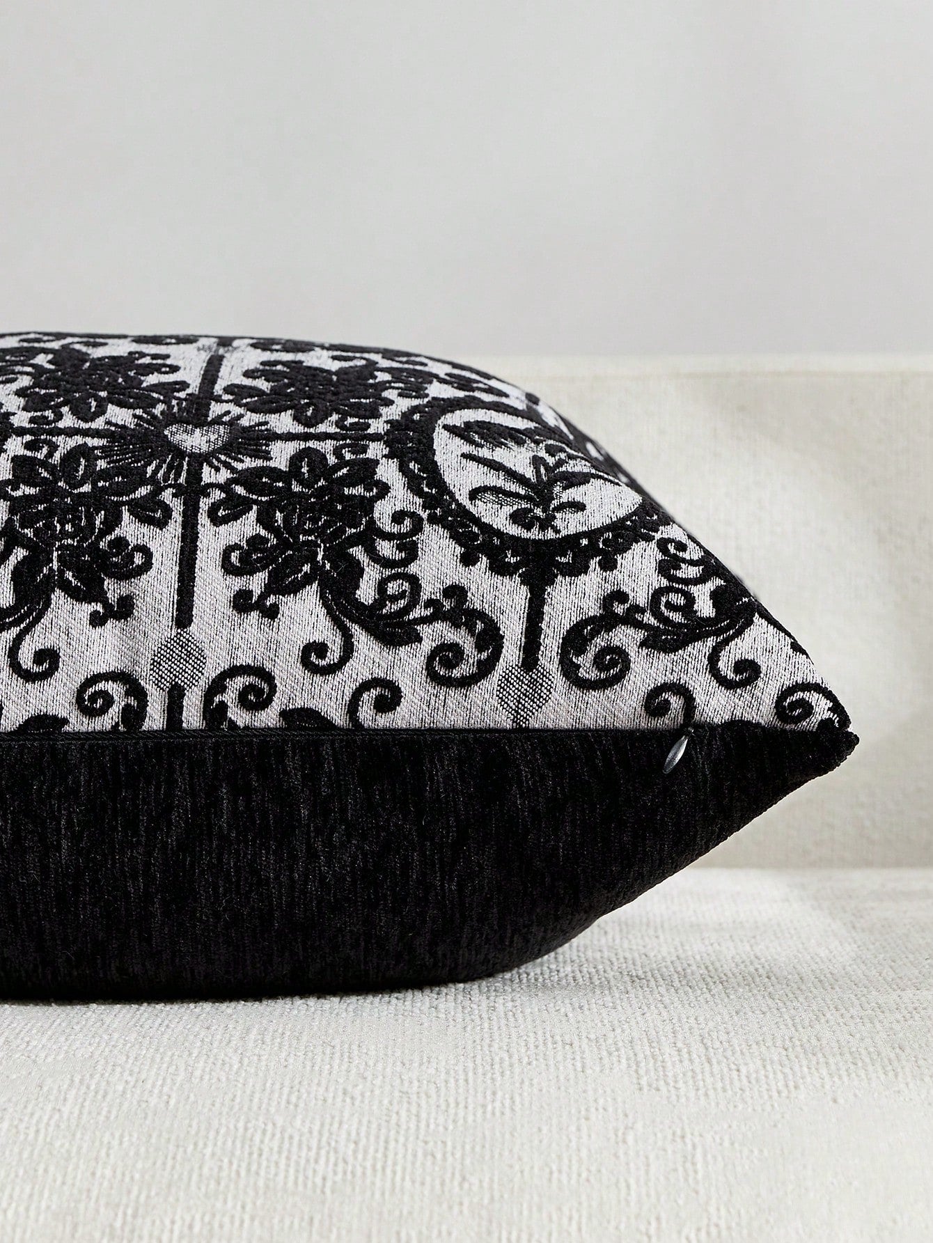 18 Inch X 18 Inch Neutral Floral Throw Pillow Cover, Vintage Velvet Square Pillowcase, Soft Decorative Farmhouse Style Sofa Pillow Cover, Suitable For Living Room Bedroom (1pc, 2pcs Optional)