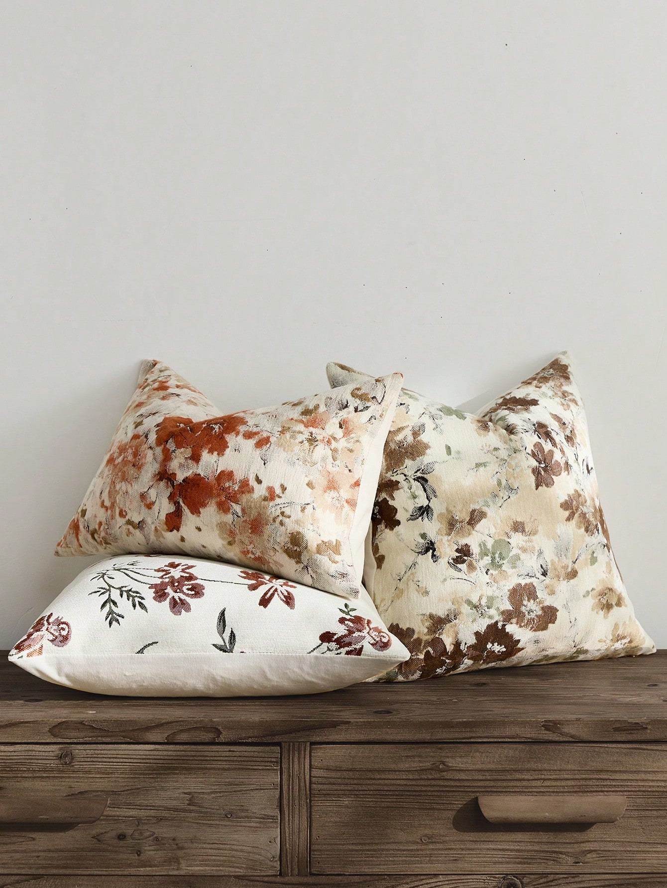 1pc/2pcs Brown (No Insert) Floral Pattern Cushion Cover, Fashionable Vintage Comfortable Jacquard Chenille + Faux Cashmere Touch Pillowcase, Suitable For Daily Home Decor, Sofa, Bed, Bedroom, Gift, Ho