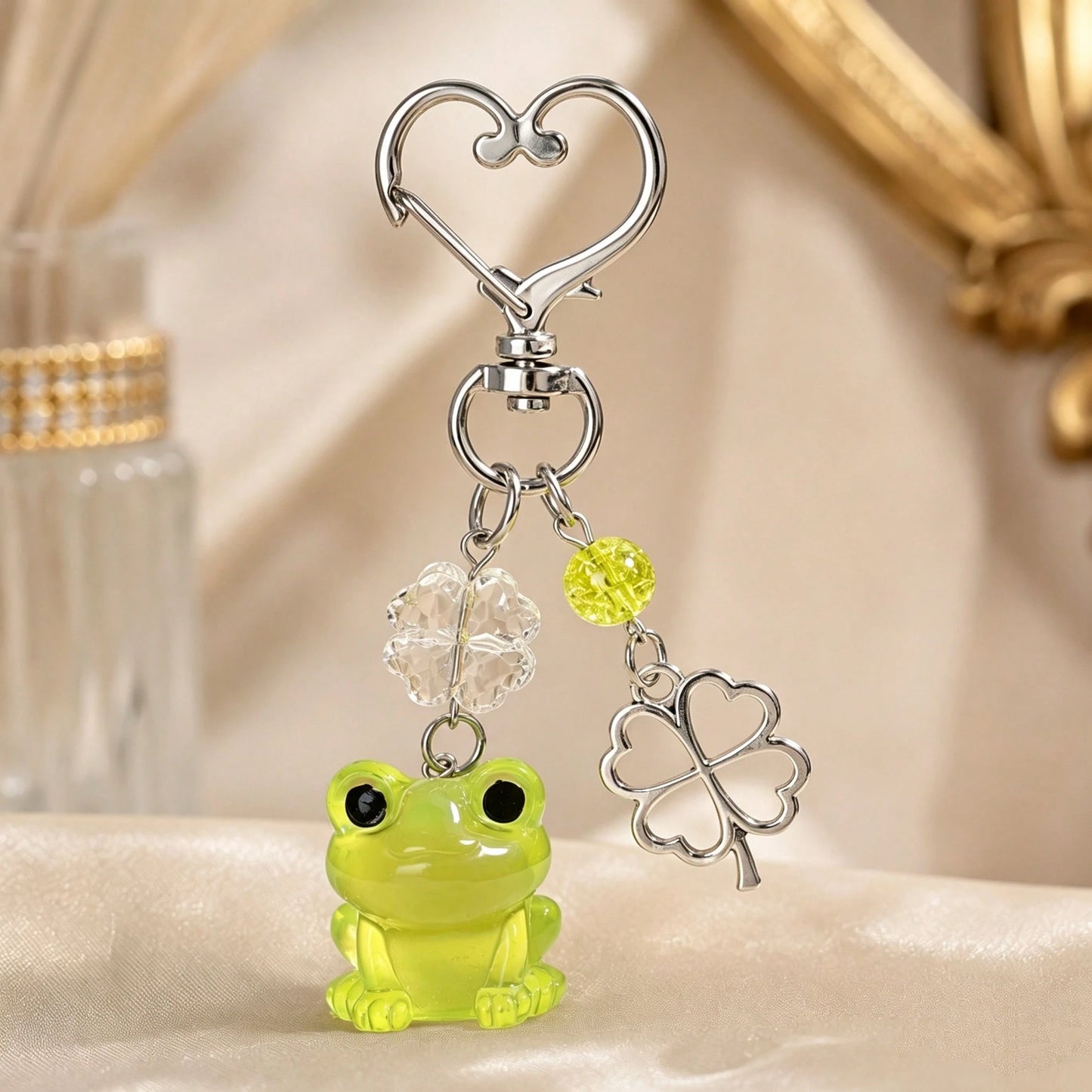 1pc/2pcs Unisex Resin Glow-In-The-Dark Frog Resin Pendant Four-Leaf Clover Beaded Accessory Keychain Bag Charm