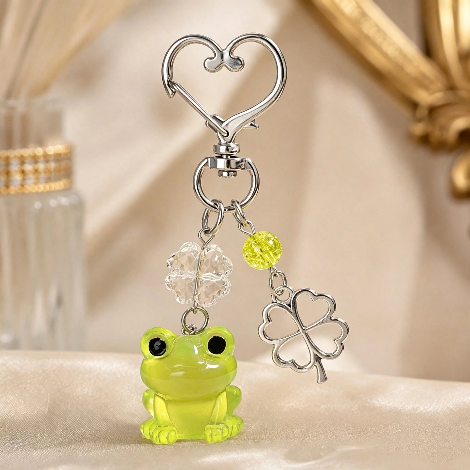 1pc/2pcs Unisex Resin Glow-In-The-Dark Frog Resin Pendant Four-Leaf Clover Beaded Accessory Keychain Bag Charm