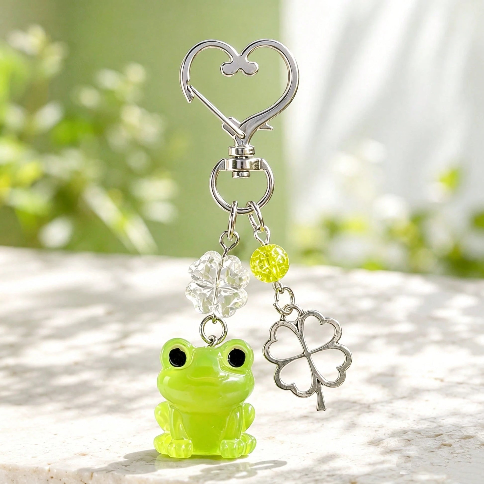 1pc/2pcs Unisex Resin Glow-In-The-Dark Frog Resin Pendant Four-Leaf Clover Beaded Accessory Keychain Bag Charm