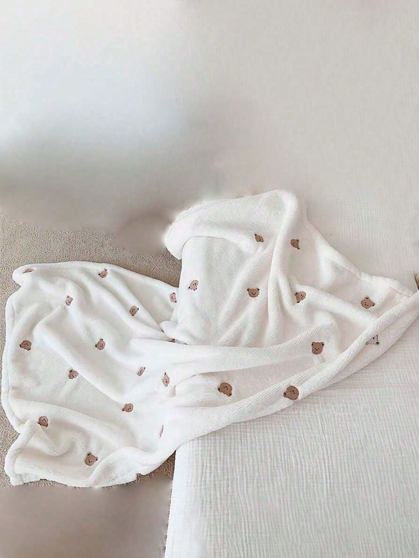 1pc Baby Embroidered Fleece Blanket, Infant Soft Throw Blanket, Multi-Bear Design All Season Portable Swaddle Wrap For Newborns