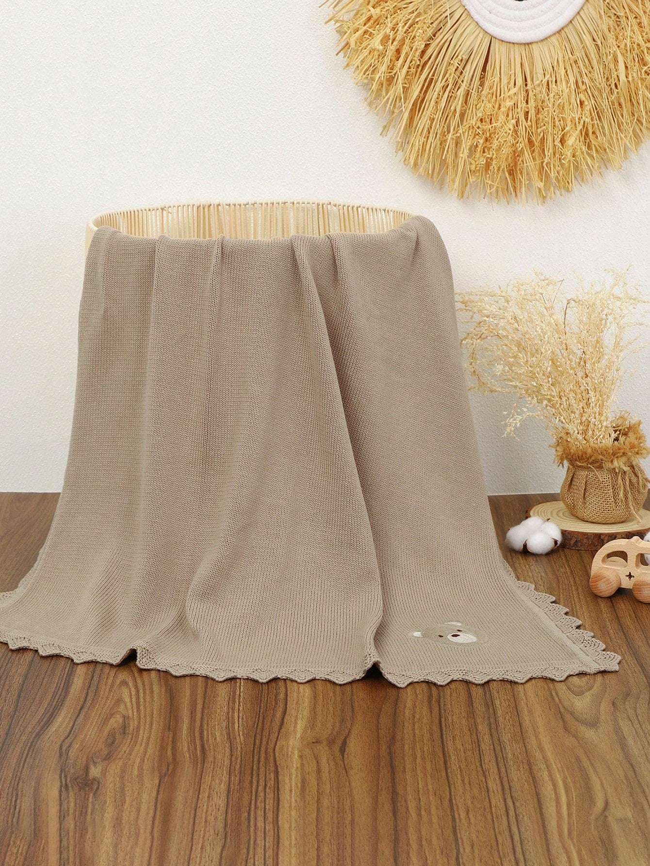 1pc Baby Knitted Blanket, Cute Bear Embroidery Design With Wavy Edges, Soft & Minimalist, Suitable For All Seasons