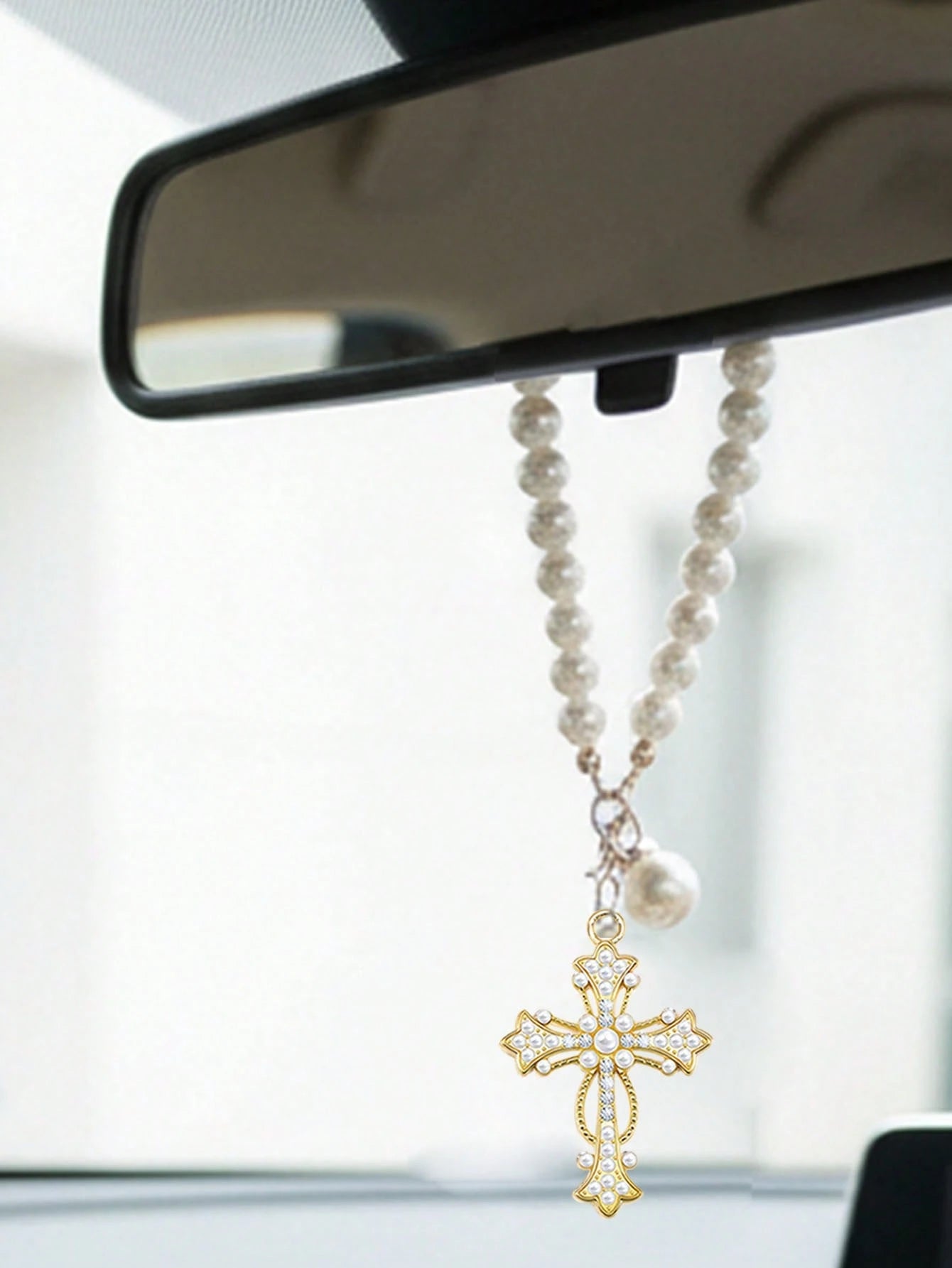 1pc Car Interior Pendant- Pearl Chain And Cross; Pearl And Diamond Elements; Elegant Style, Cross Pendant, Car Rearview Mirror Decor, Cross Keychain, Pearl Pendant Accessory, Faith Jewelry Pendant De