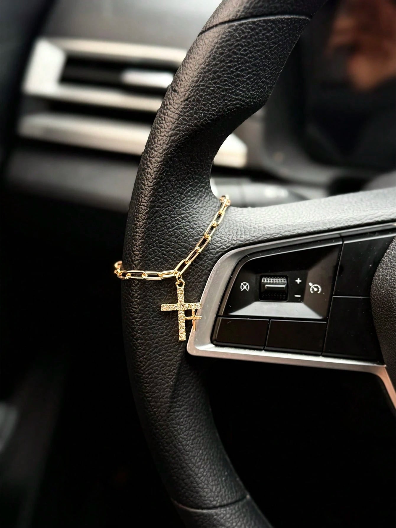 1pc Car Steering Wheel Decorative Chain Cross Chrysanthemum Decoration Interior Decoration Accessories