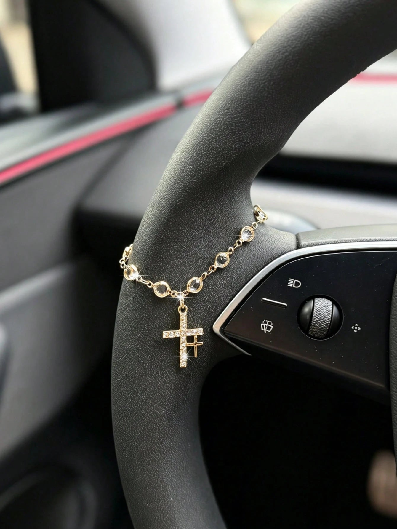 1pc Crystal Chain Daisy Cross Car Steering Wheel Hanging Decoration, Car Interior Decor Accessory