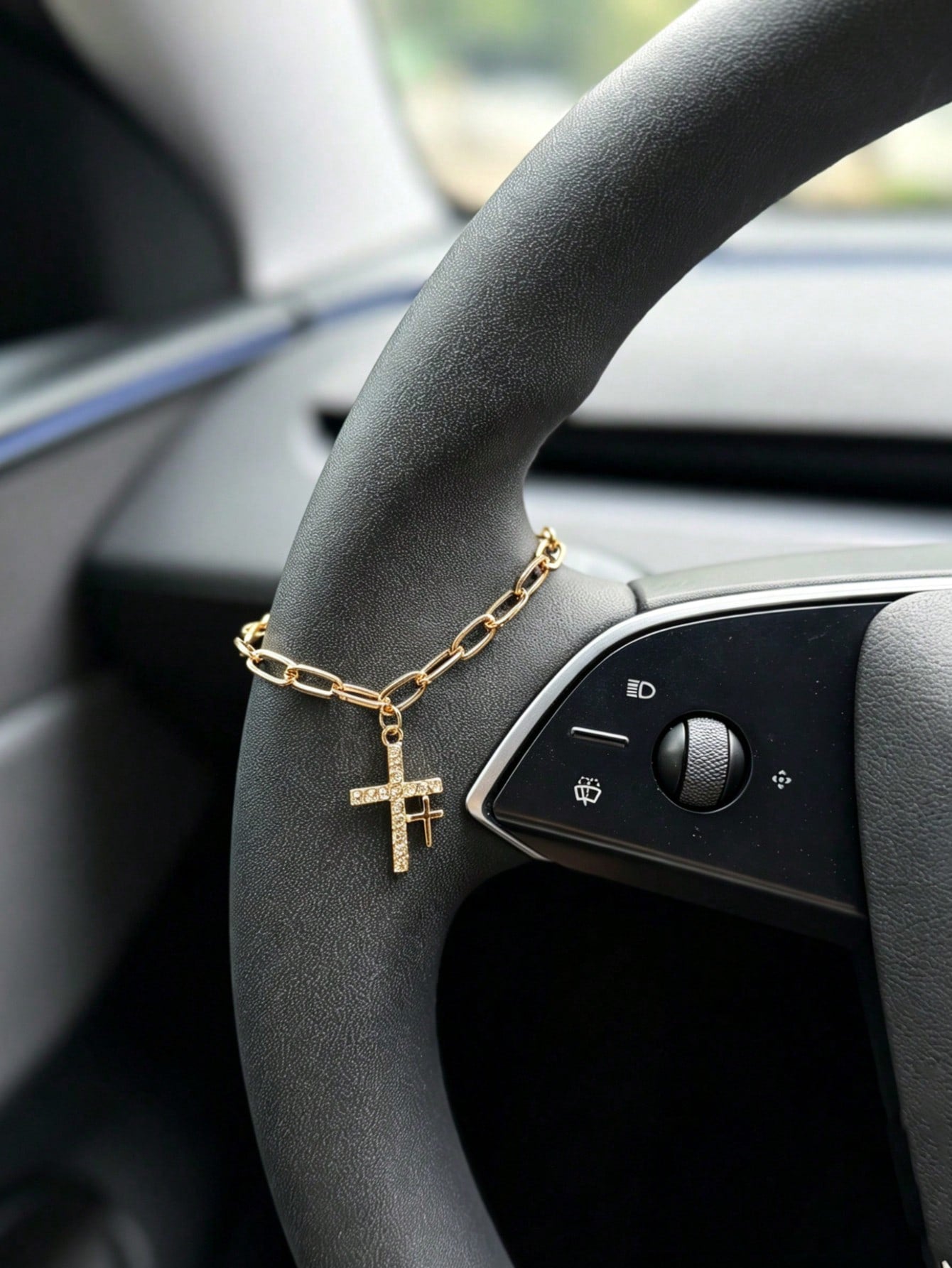 1pc Crystal Chain Daisy Cross Car Steering Wheel Hanging Decoration, Car Interior Decor Accessory
