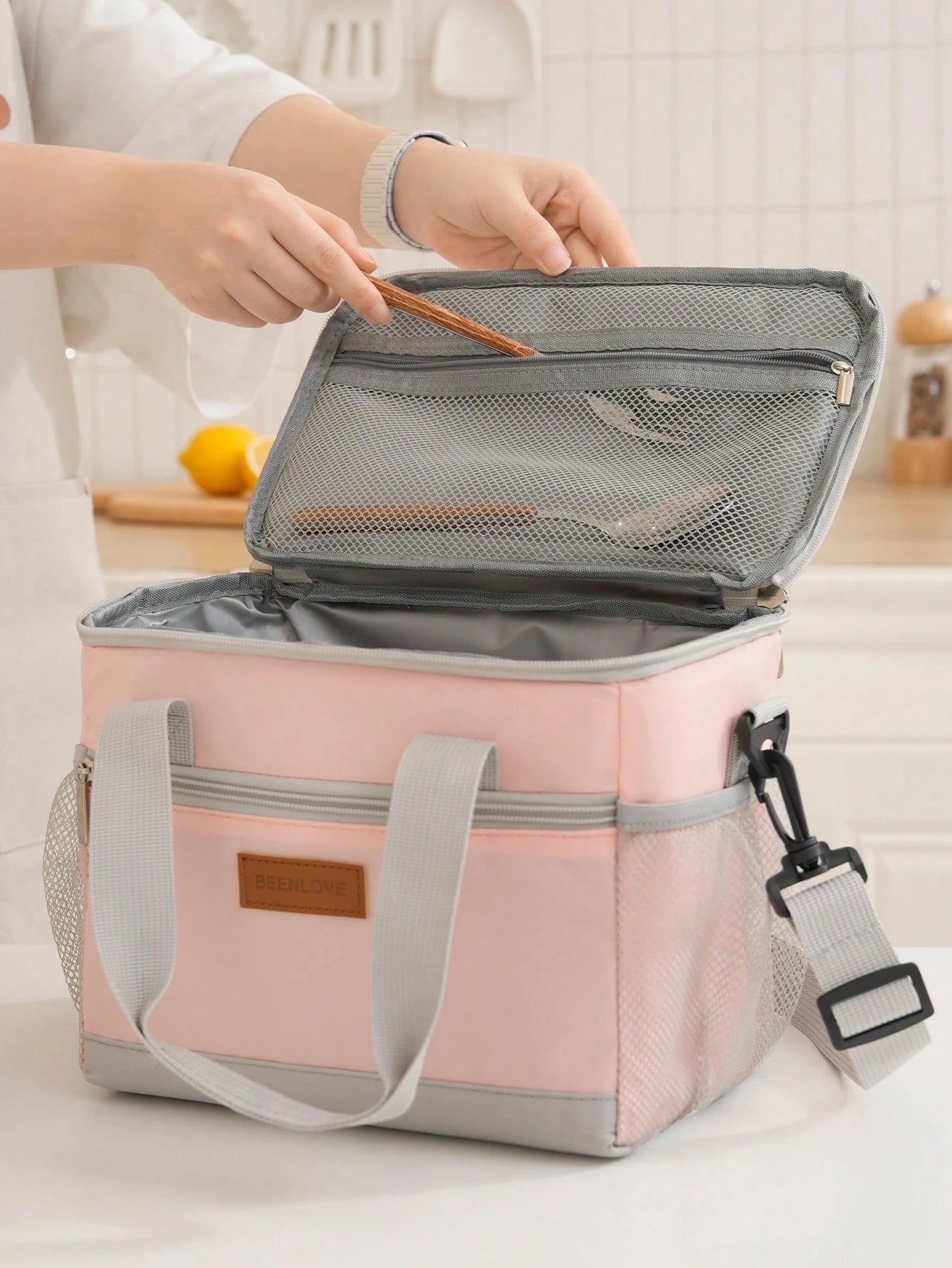 1pc Daisy Print Insulated Lunch Bag With Shoulder Strap, Reusable Lunch Box For Office Picnic Hiking Beach For Women & Adults, Leakproof Thermal Bento Lunch Box With Thick Aluminum Lining, Ideal For W
