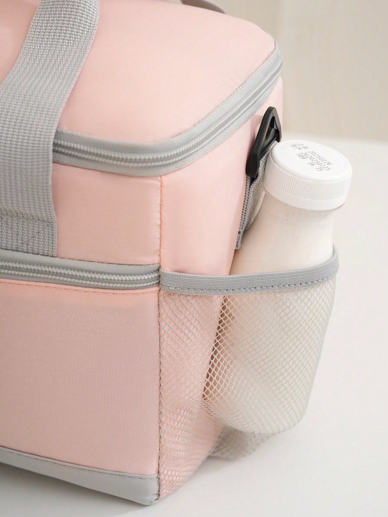 1pc Daisy Print Insulated Lunch Bag With Shoulder Strap, Reusable Lunch Box For Office Picnic Hiking Beach For Women & Adults, Leakproof Thermal Bento Lunch Box With Thick Aluminum Lining, Ideal For W