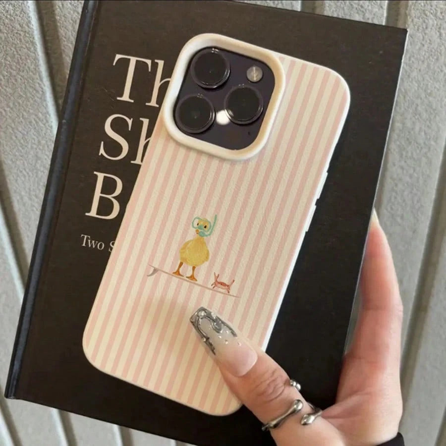 1pc Duck Element Fashion TPU Material Fresh Pink Striped Surfing Duck Pattern Phone Case, Compatible With Iphone 17 Pro Max/17/16 Pro Max/15/13/12/11, S20 FE/A15/S24/A55, Note 11/Note 12/Note 13 Pro