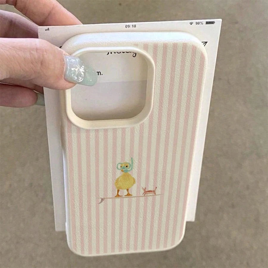 1pc Duck Element Fashion TPU Material Fresh Pink Striped Surfing Duck Pattern Phone Case, Compatible With Iphone 17 Pro Max/17/16 Pro Max/15/13/12/11, S20 FE/A15/S24/A55, Note 11/Note 12/Note 13 Pro