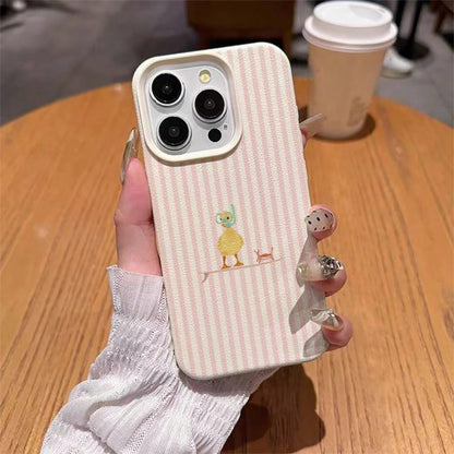 1pc Duck Element Fashion TPU Material Fresh Pink Striped Surfing Duck Pattern Phone Case, Compatible With Iphone 17 Pro Max/17/16 Pro Max/15/13/12/11, S20 FE/A15/S24/A55, Note 11/Note 12/Note 13 Pro
