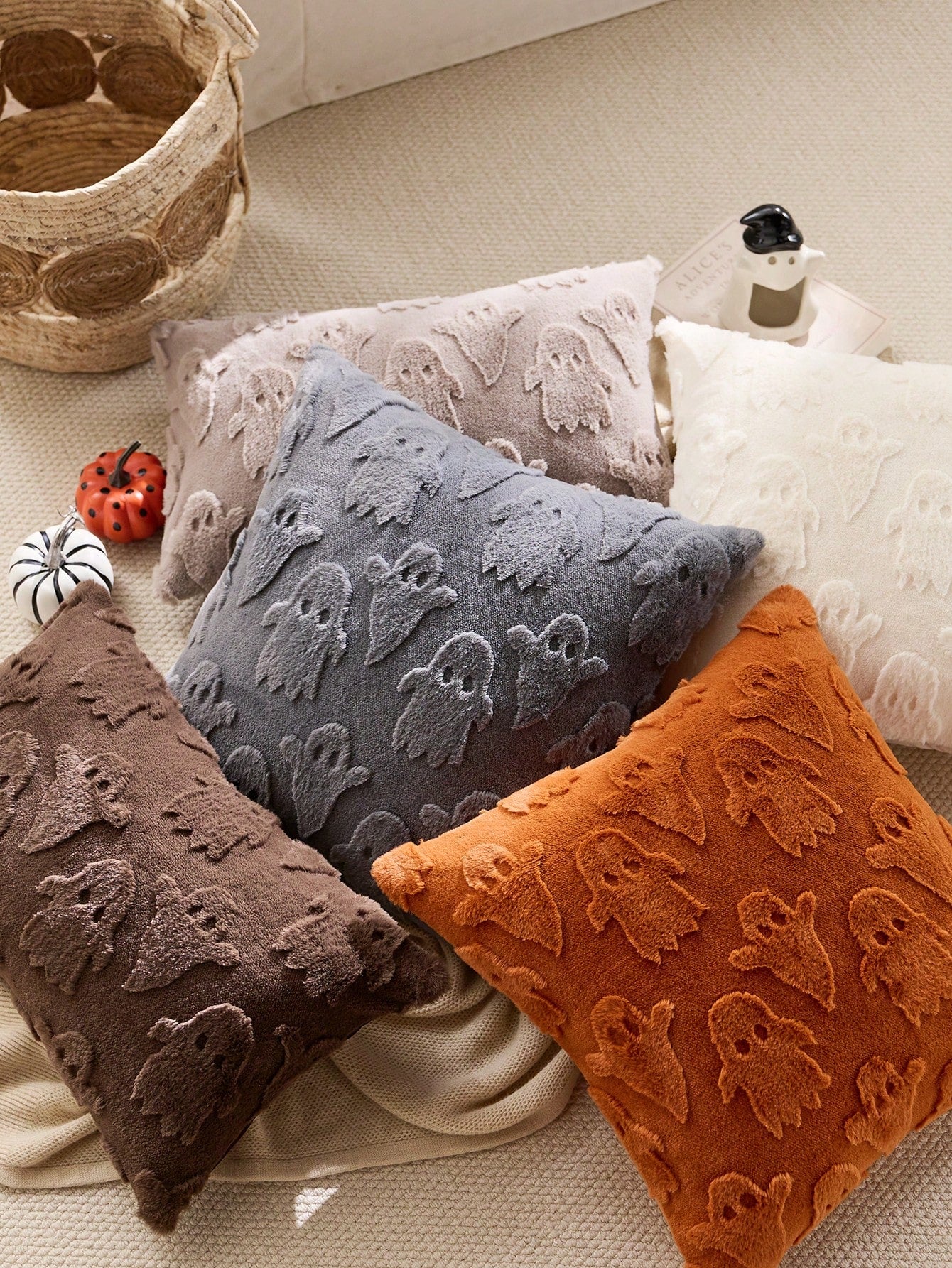 1pc Halloween Ghost Decorative Pillow Case, Front Jacquard Faux Rabbit Fur Ghost, Back Dutch Velvet Fabric, Square Cushion Cover, Holiday Home Pillowcase Decor, Soft Comfortable Velvet Fabric, Modern