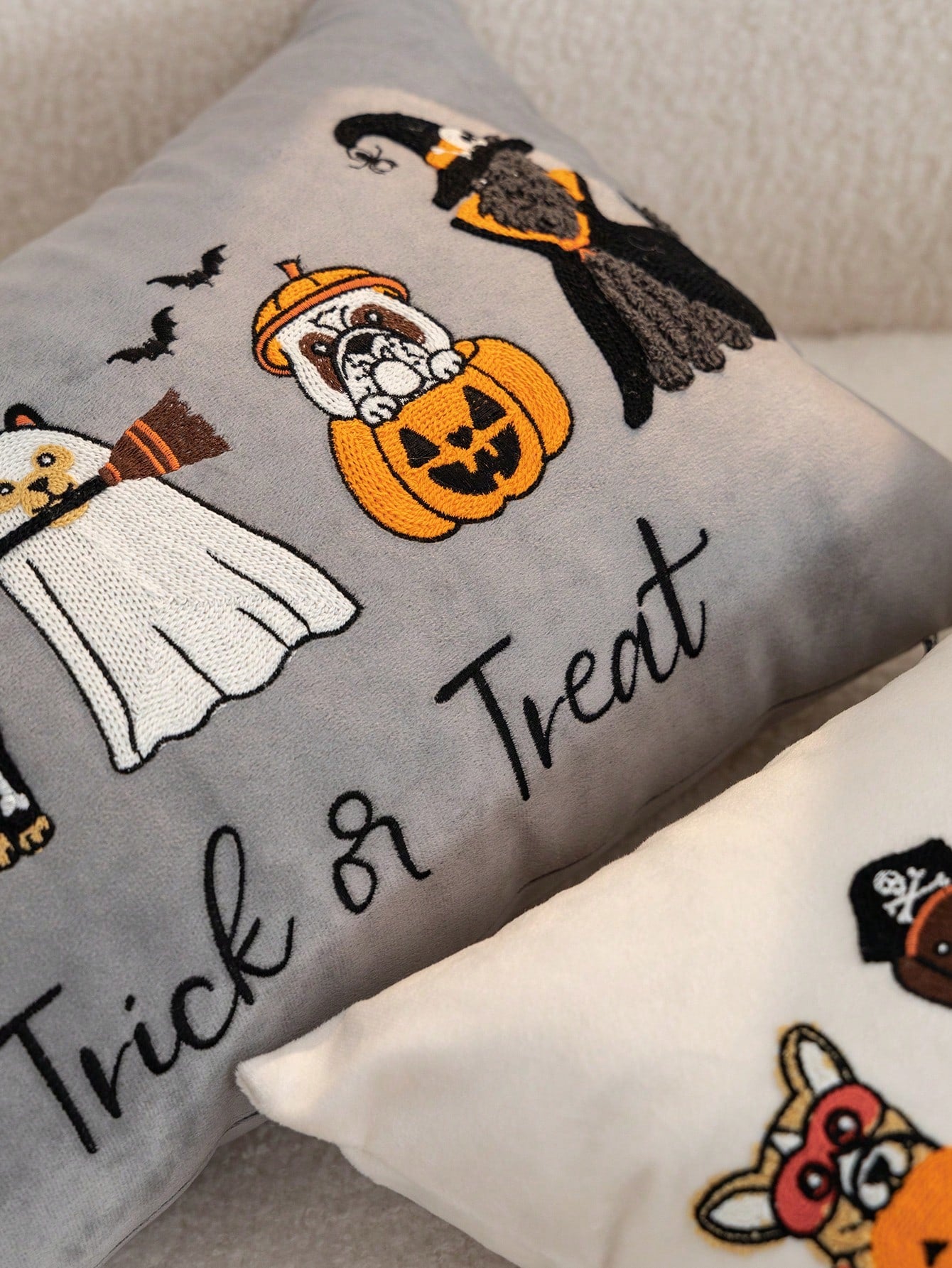 1pc Halloween Grey Ghost/Pumpkin Dog Embroidered Pillow Case, Halloween Trick Or Treat Pillow Cover, Suitable For Indoor Decoration, Ghost Festival Decor, All-Season Pillow Case, Without Insert