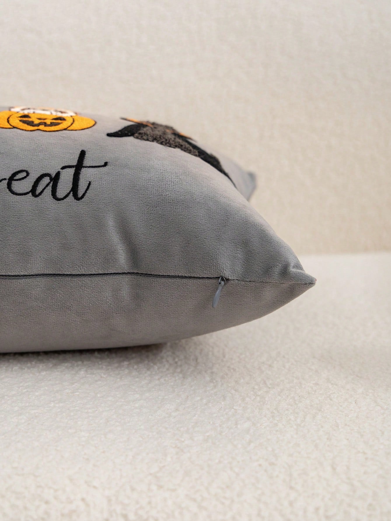 1pc Halloween Grey Ghost/Pumpkin Dog Embroidered Pillow Case, Halloween Trick Or Treat Pillow Cover, Suitable For Indoor Decoration, Ghost Festival Decor, All-Season Pillow Case, Without Insert