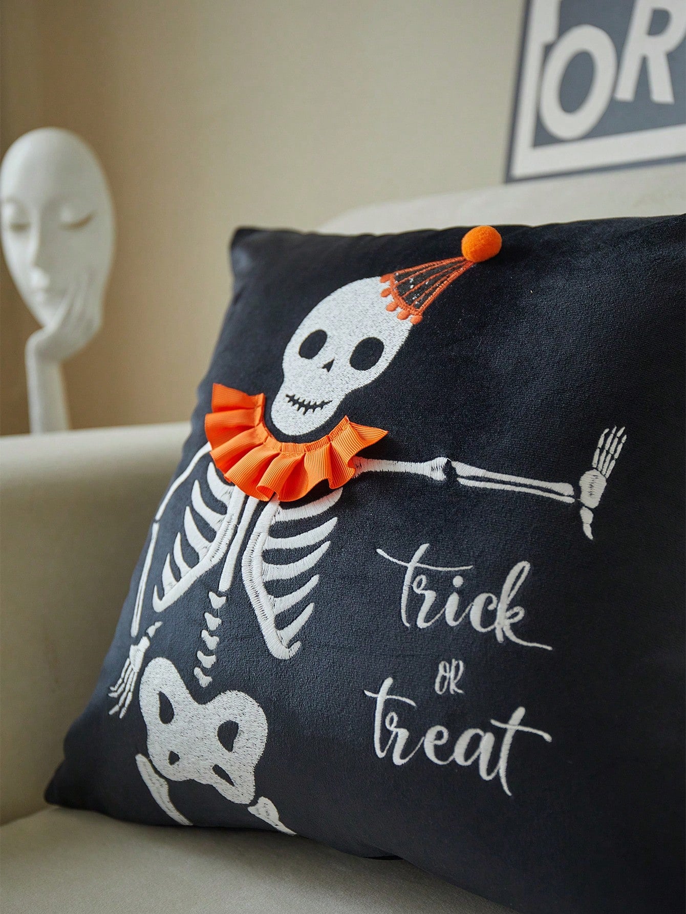 1pc Halloween Skeleton Embroidered Pillow Case, Halloween Trick Or Treat Pillow Cover, Suitable For Indoor Decoration, Halloween Decor, All Season Pillow Case, Without Insert