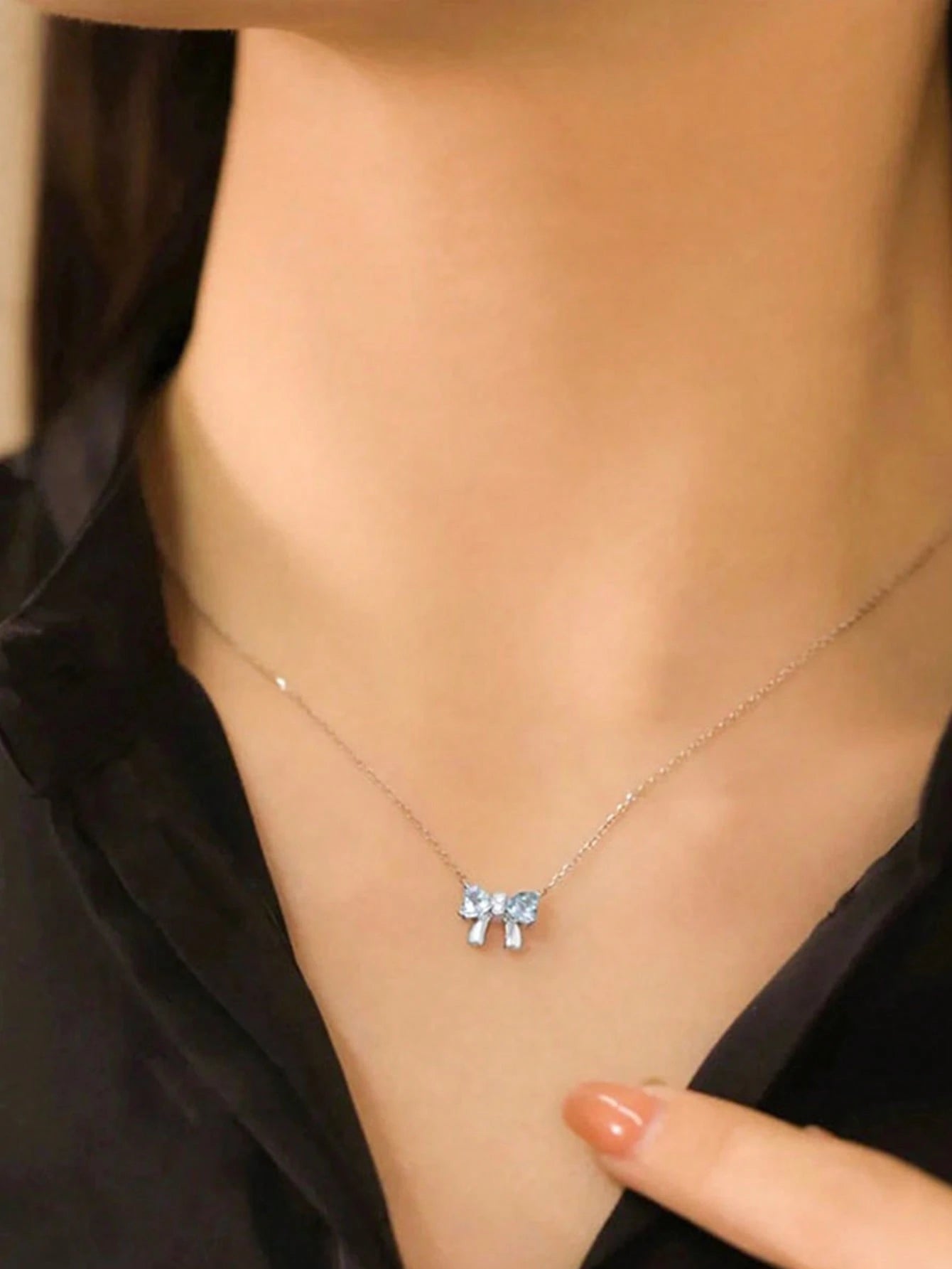 1pc Ladies' Elegant Aquamarine Bow Pendant Necklace, S925 Sterling Silver Clavicle Chain, High-End Luxury Jewelry For Party And Wedding Bride