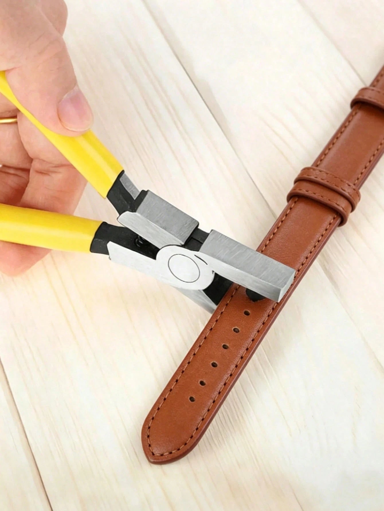 1pc Leather Hole Punch Tool, Multi-Functional Leather Punch Tool, 2.0mm Universal Leather Punch Tool, Suitable For Watch Straps, Belts, Shoelaces, Unisex Multi-Functional Handheld Punch Tool, Suitable