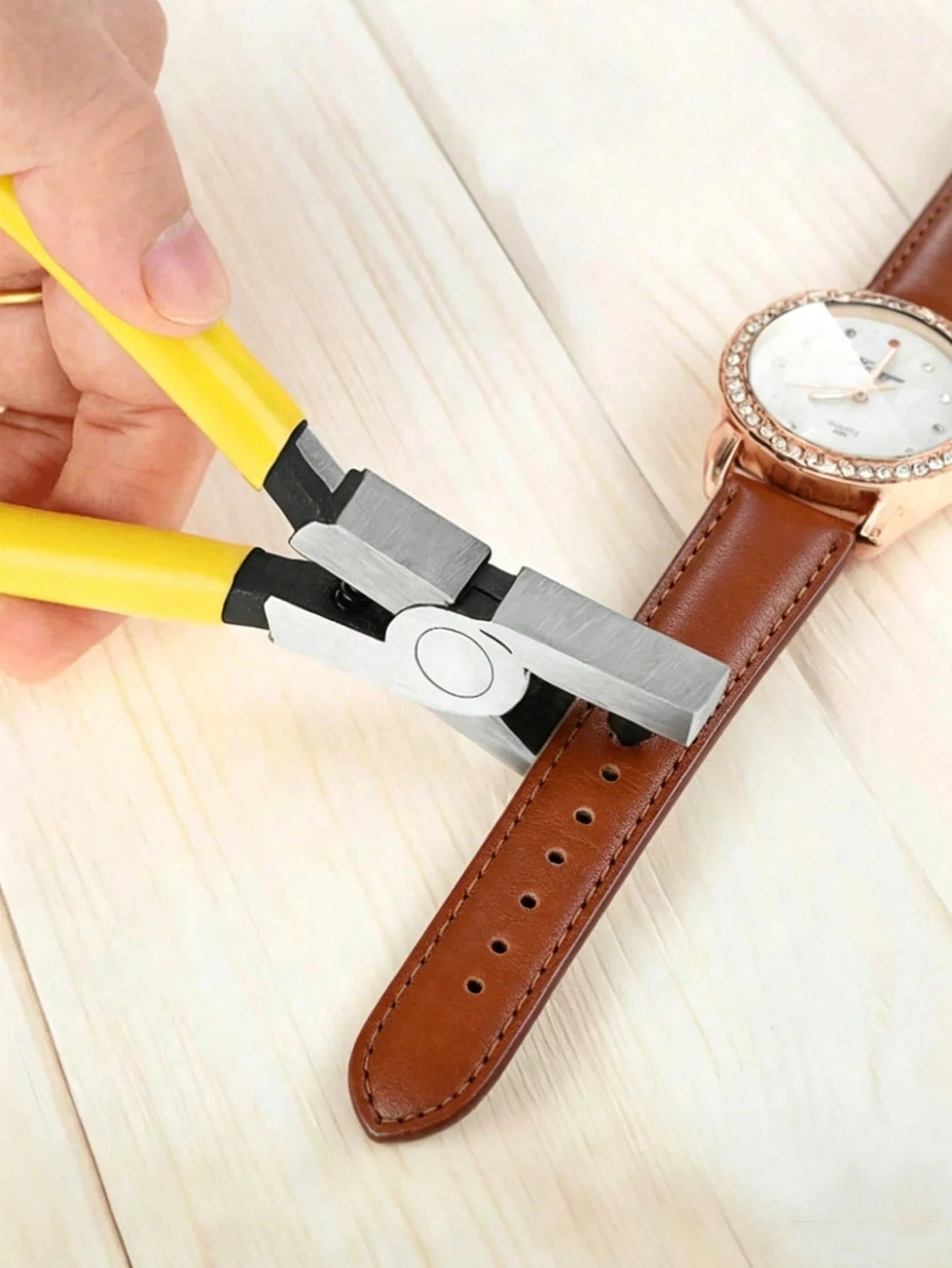 1pc Leather Hole Punch Tool, Multi-Functional Leather Punch Tool, 2.0mm Universal Leather Punch Tool, Suitable For Watch Straps, Belts, Shoelaces, Unisex Multi-Functional Handheld Punch Tool, Suitable
