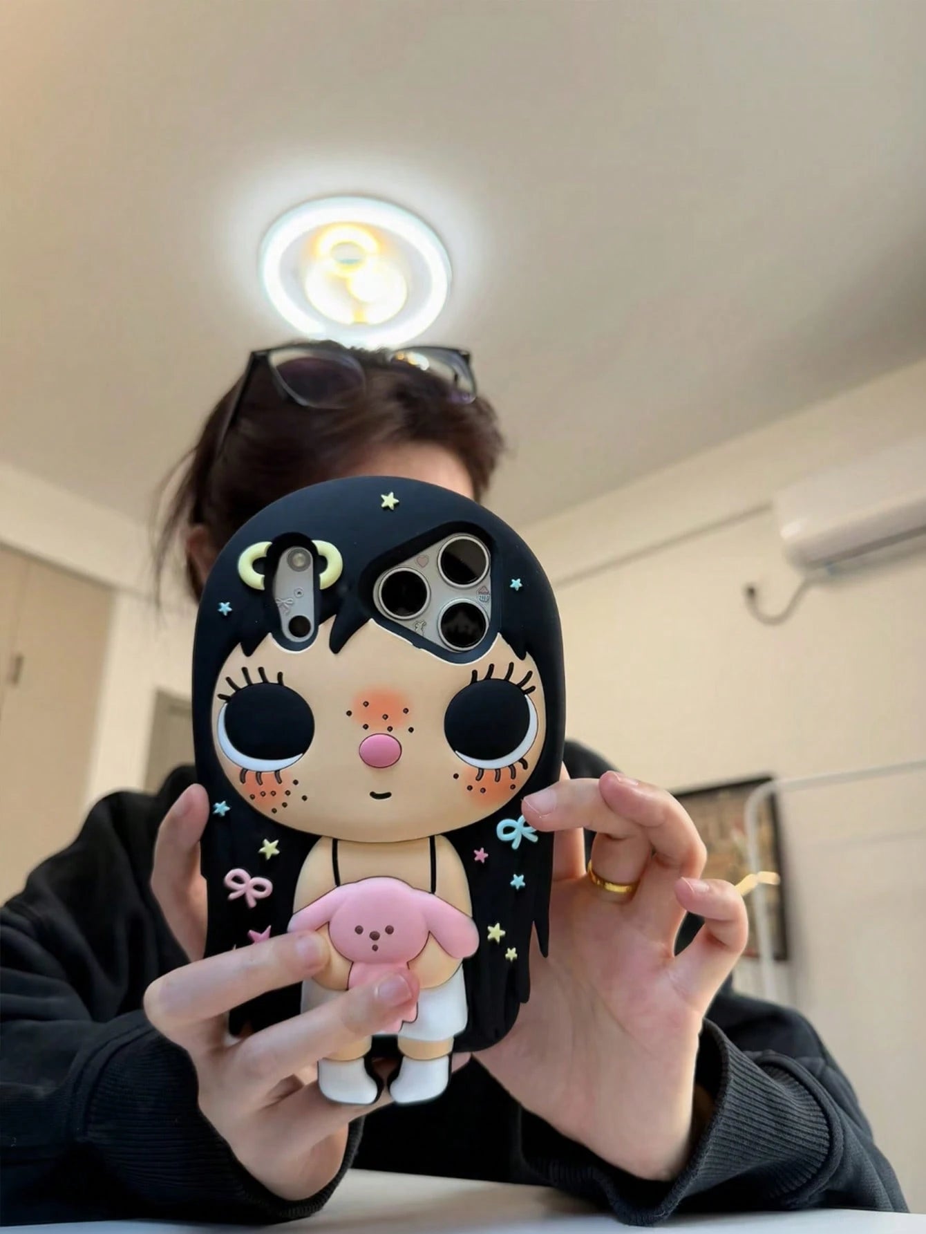 1pc Long Hair Girl Holding Baby Silicone Shockproof Phone Case Compatible With IPhone 13 Pro Max/14 Pro Max/15 Pro Max/16/16 Pro/16 Pro Max 17/17 Pro/17 Pro Max