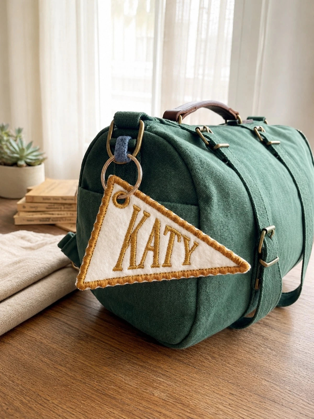 1pc Personalized Embroidered Pennant Flag Bag Charm| Custom Backpack Tag For Kids, School Gift, Cute Backpack Accessory