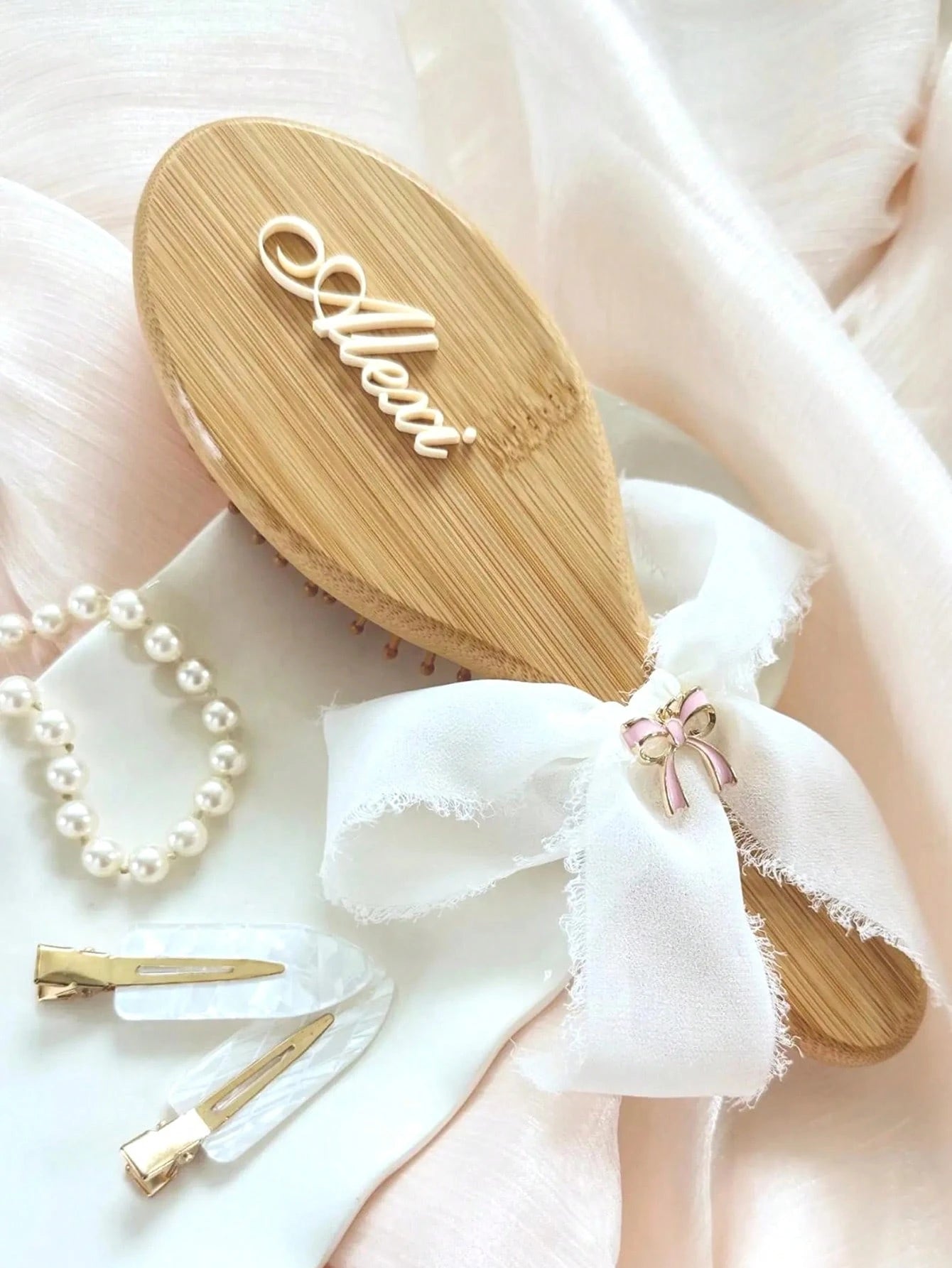 1pc Personalized Name Engraved, Anti-Static Hair Comb, Portable Styling Brush, Wedding Gift, Bridesmaids Gift, Anniversary Present, Valentine's Day Gift, Ideal Gifts For Her, Girlfriend, Friends, Moth