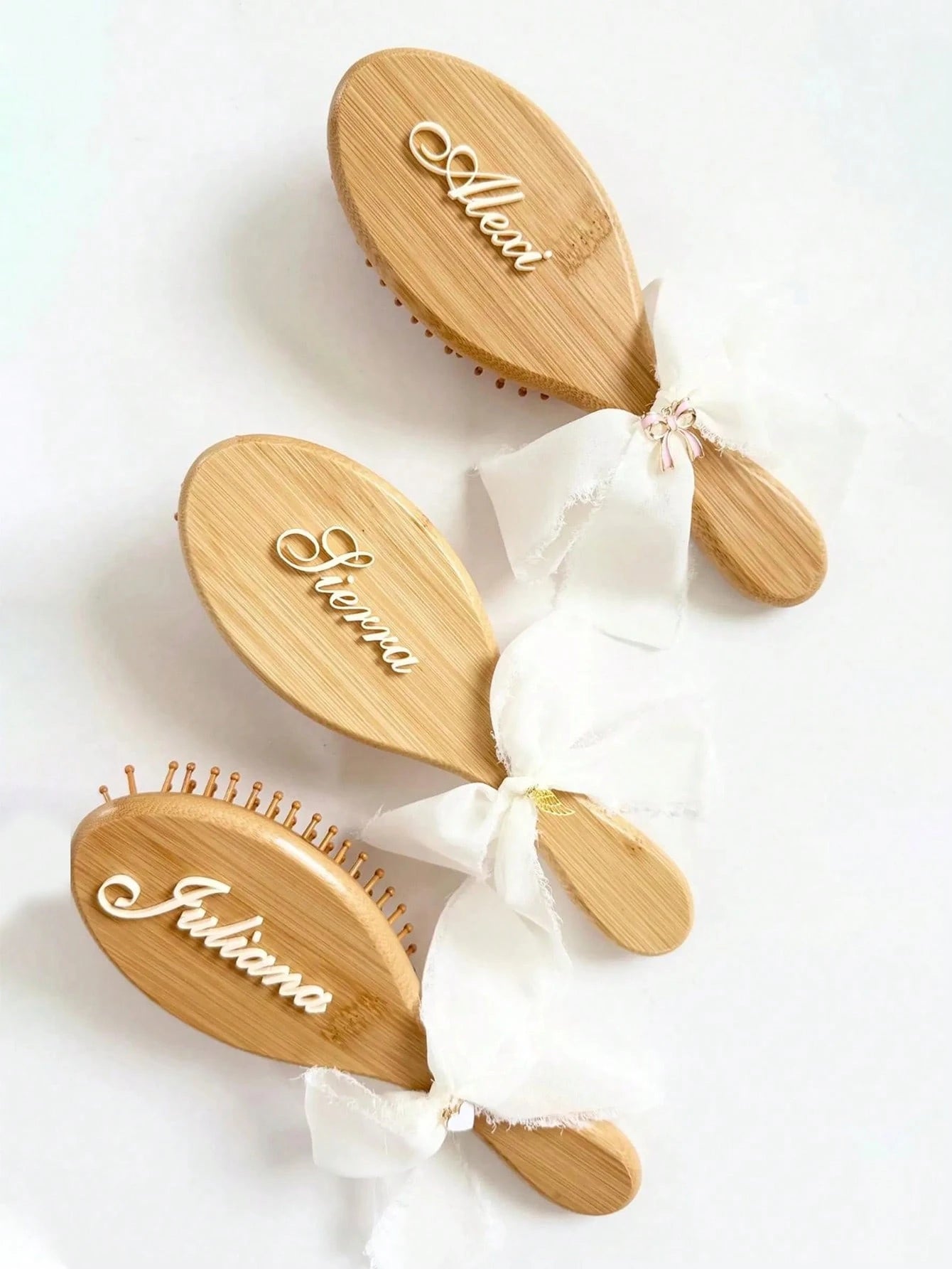 1pc Personalized Name Engraved, Anti-Static Hair Comb, Portable Styling Brush, Wedding Gift, Bridesmaids Gift, Anniversary Present, Valentine's Day Gift, Ideal Gifts For Her, Girlfriend, Friends, Moth