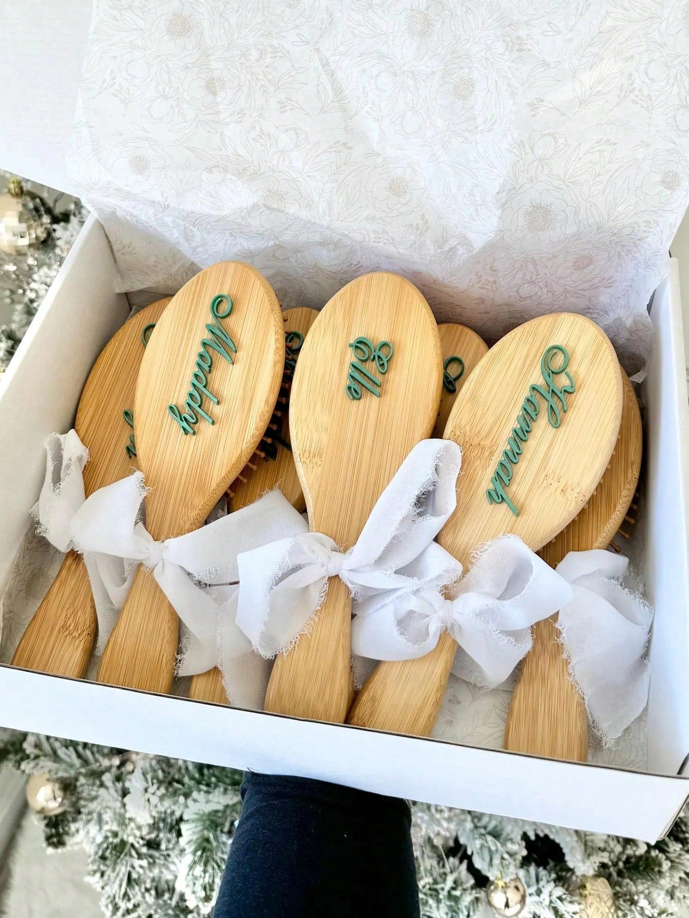 1pc Personalized Name Engraved, Anti-Static Hair Comb, Portable Styling Brush, Wedding Gift, Bridesmaids Gift, Anniversary Present, Valentine's Day Gift, Ideal Gifts For Her, Girlfriend, Friends, Moth