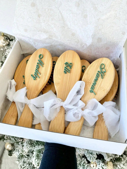 1pc Personalized Name Engraved, Anti-Static Hair Comb, Portable Styling Brush, Wedding Gift, Bridesmaids Gift, Anniversary Present, Valentine's Day Gift, Ideal Gifts For Her, Girlfriend, Friends, Moth