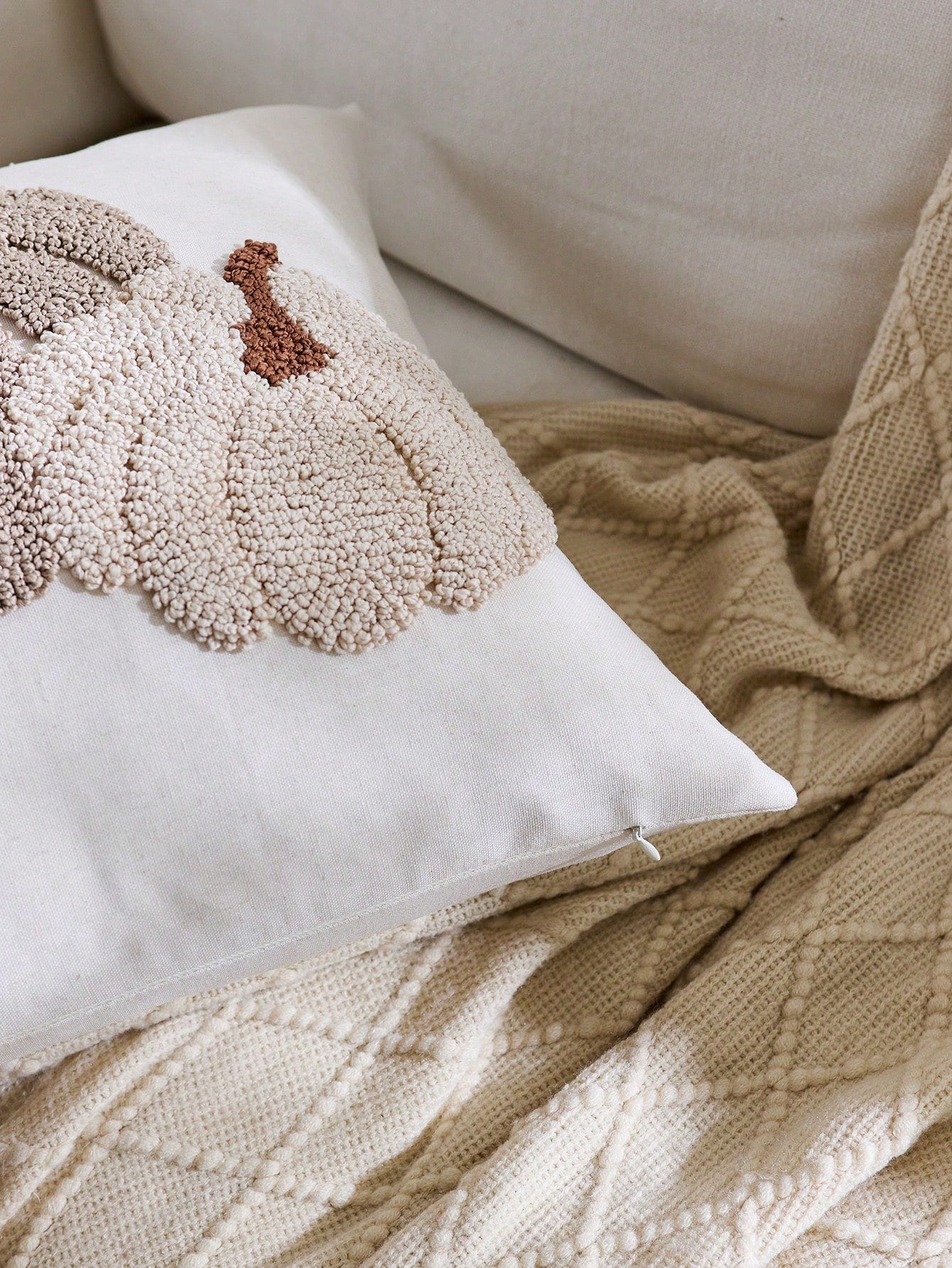 1pc Thanksgiving Light Grey Pumpkin Ring Plush Flower Decorative Pillow Cover, 17.7*17.7inch, Suitable For Indoor Decor, Harvest Festival Decorative Pillow Cover, Pillow Insert Not Included