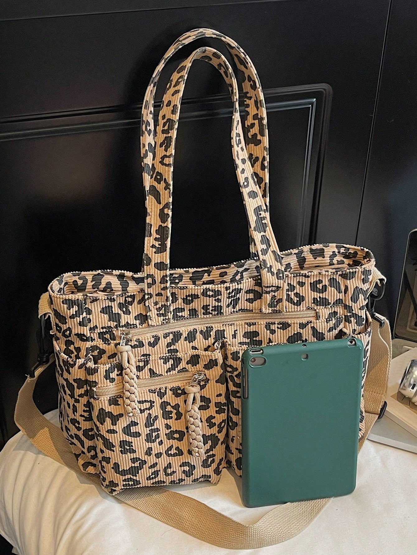 1pc Women's Fashionable Tote Bag With Full Body Leopard Print, Made Of Corduroy Material, Large Capacity With Multiple Pockets For Storage, Detachable And Adjustable Shoulder Strap, Suitable For Casua