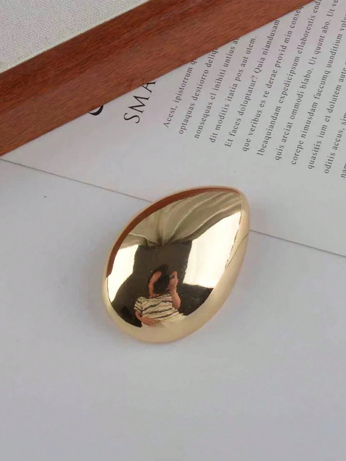 1pc Women's Minimalist Metal Glossy Brooch, Suitable For Waist Decoration On Dresses And Jackets, Fashionable High-End Accessory