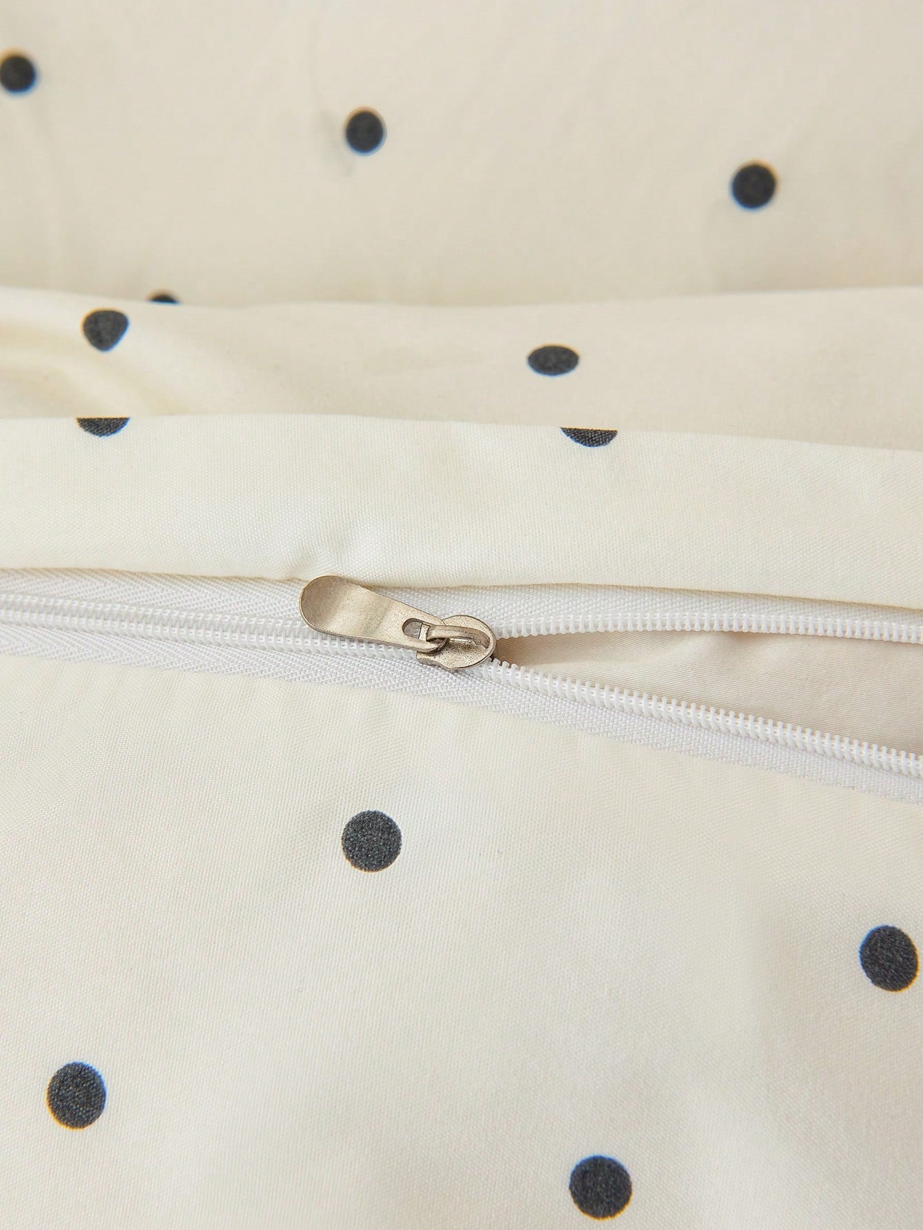 2/3pcs Minimalist Polka Dot Print Bedding Set, Made Of Soft And Comfortable Fabric, Breathable And Durable, Wrinkle-Resistant, Suitable As A Gift For Parents And Friends, Includes 1 Duvet Cover, 1/2 P