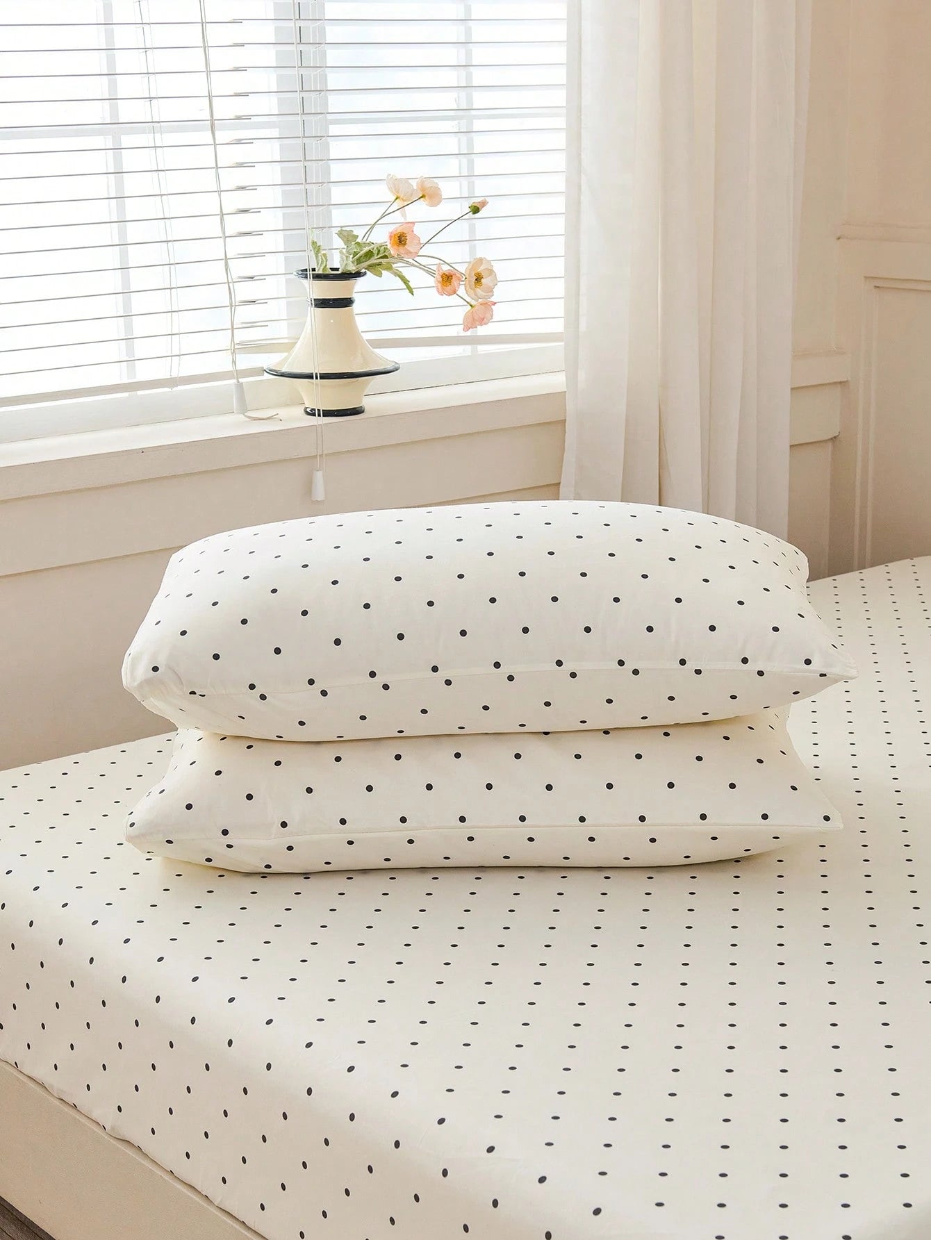 2/3pcs Minimalist Polka Dot Print Bedding Set, Made Of Soft And Comfortable Fabric, Breathable And Durable, Wrinkle-Resistant, Suitable As A Gift For Parents And Friends, Includes 1 Duvet Cover, 1/2 P