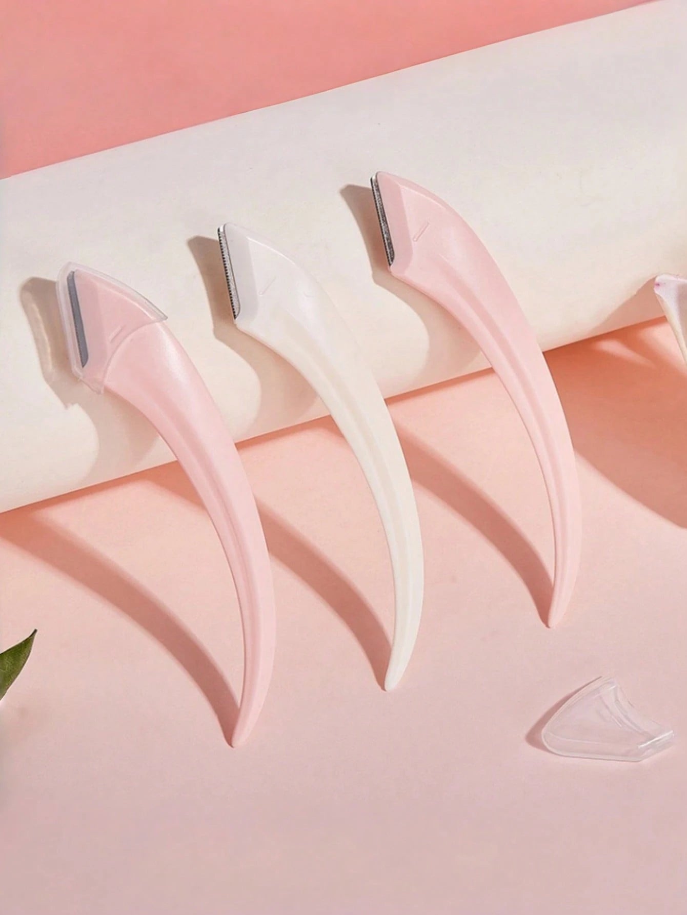 2-In-1 Eyebrow Grooming Set, Eyebrow Scissors With Comb + Curved Eyebrow Razor, Precision Eyebrow Shaping Tool, Gentle Skin-Friendly Eyebrow Care Set, Suitable For Daily Grooming, Pre-Makeup Preparati