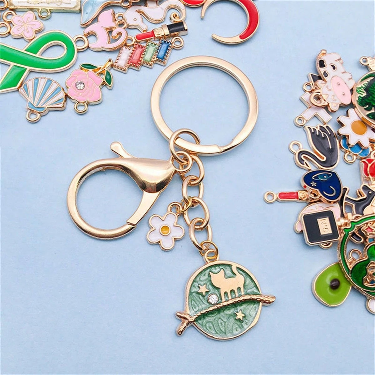 20/30/50/100pcs Random Mixed Alloy Small Pendants, DIY Bracelet Necklace Keychain Charms (Random Style, Please Do Not Purchase If You Mind)