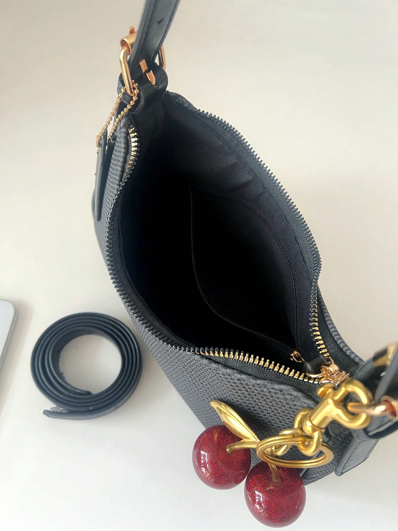 2025 New Fashion Classic Wild Alphabet Pattern Decoration Design Pure Color PU Waterproof Fabric Shoulder Bag Moon Bag, Suitable For Shopping, Can Be Obl