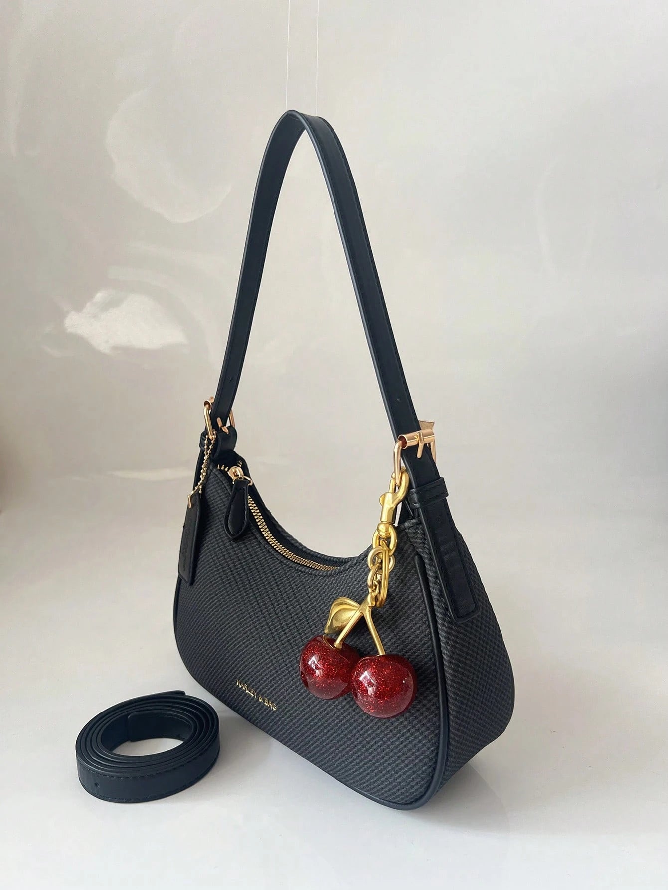 2025 New Fashion Classic Wild Alphabet Pattern Decoration Design Pure Color PU Waterproof Fabric Shoulder Bag Moon Bag, Suitable For Shopping, Can Be Obl