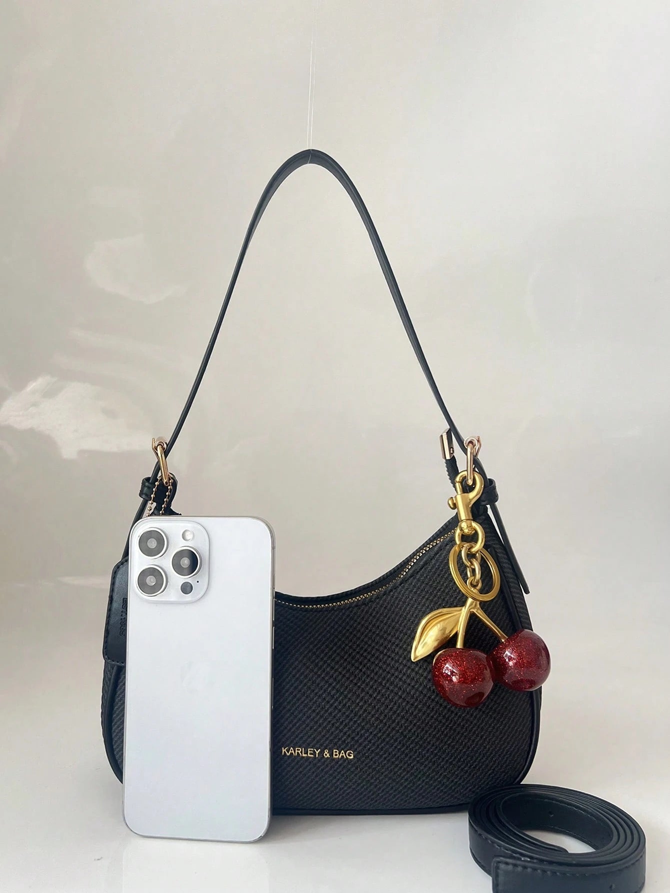 2025 New Fashion Classic Wild Alphabet Pattern Decoration Design Pure Color PU Waterproof Fabric Shoulder Bag Moon Bag, Suitable For Shopping, Can Be Obl