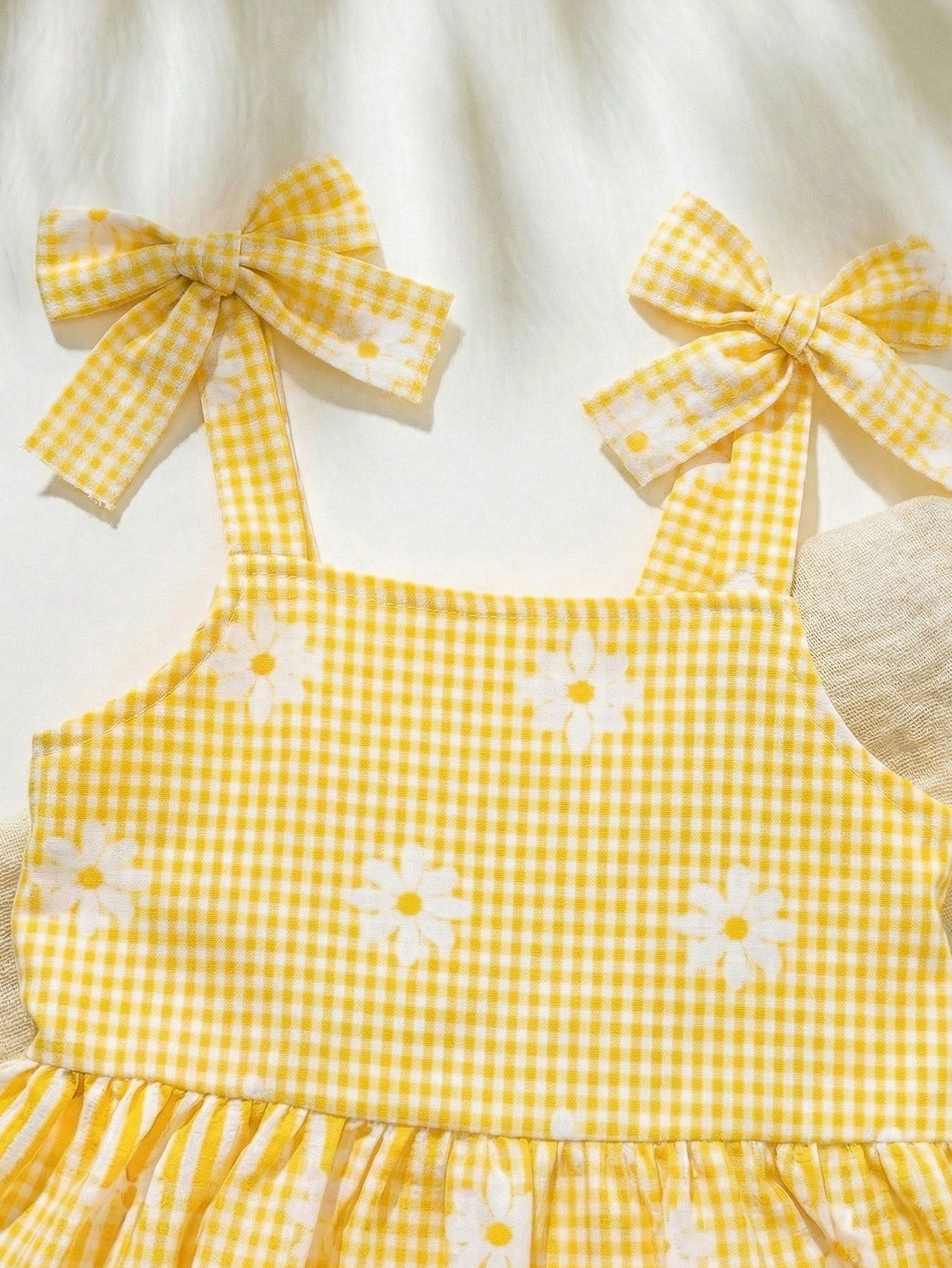 2pcs Baby Girl Toddler/Newborn 0-3Y Casual Everyday Cute Vacation Striped Bow Decor Camisole Top + Shorts Set, Spring/Summer