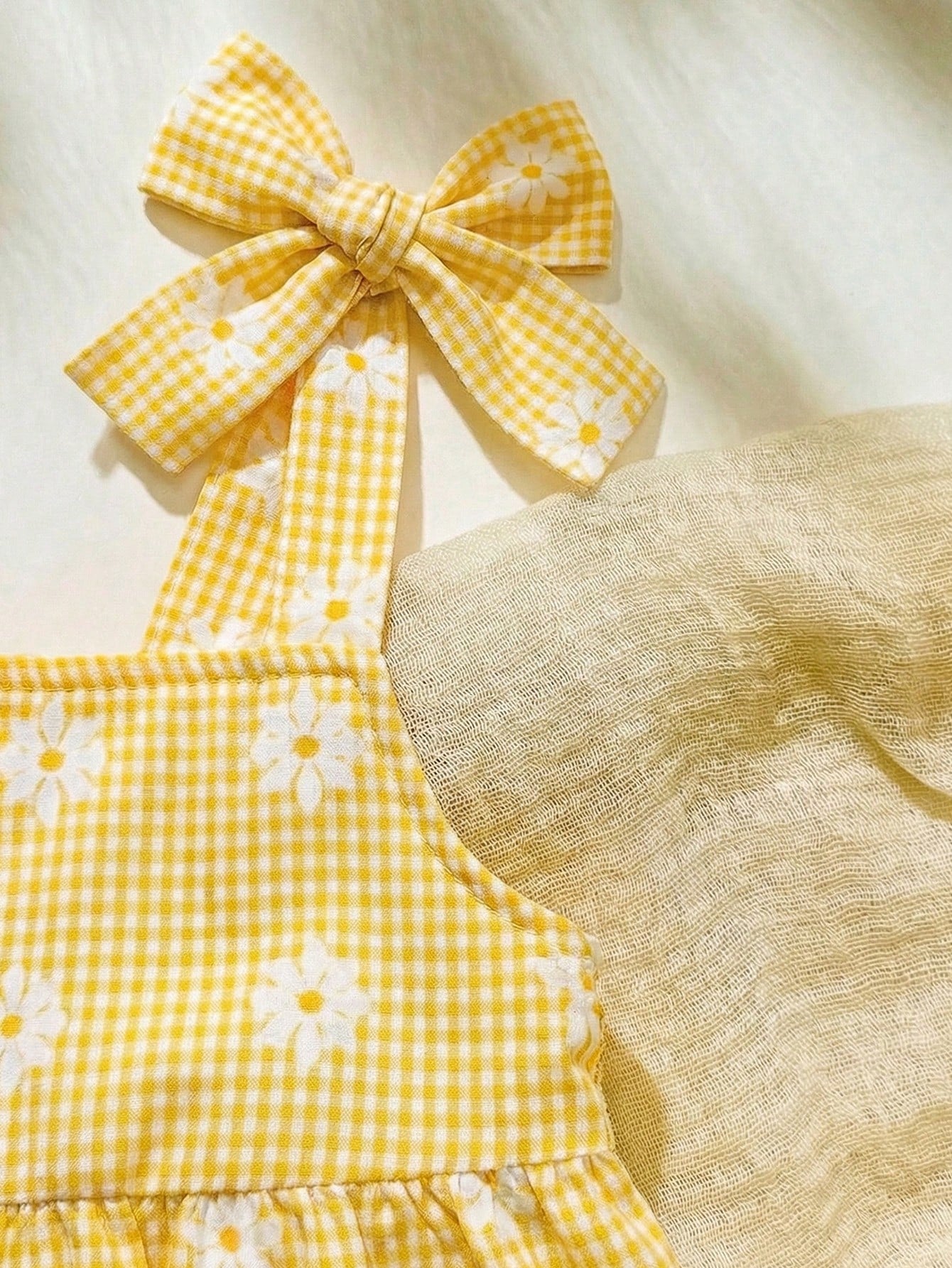 2pcs Baby Girl Toddler/Newborn 0-3Y Casual Everyday Cute Vacation Striped Bow Decor Camisole Top + Shorts Set, Spring/Summer